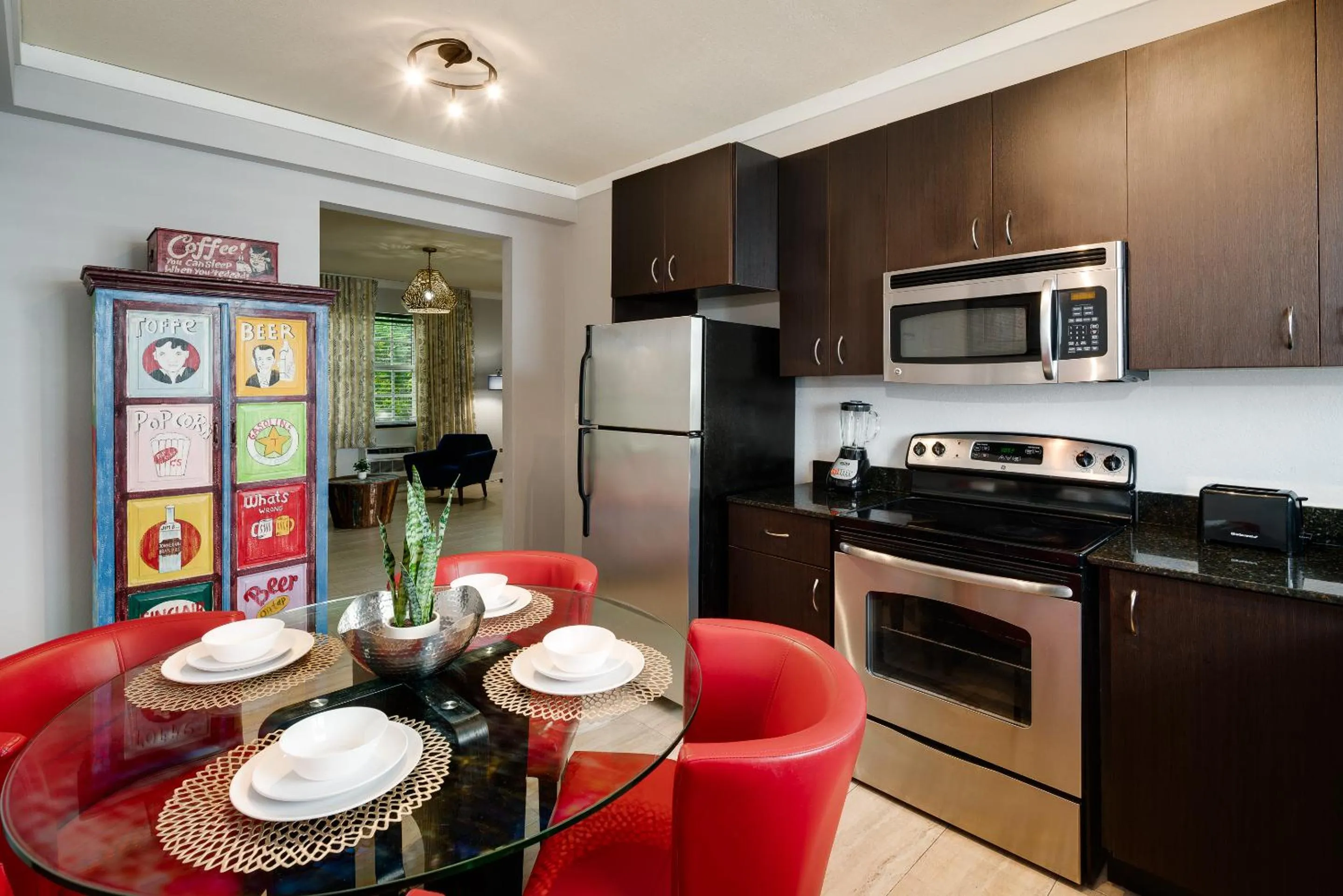 Kitchen or kitchenette in Tradewinds Apartment Hotel Miami Beach