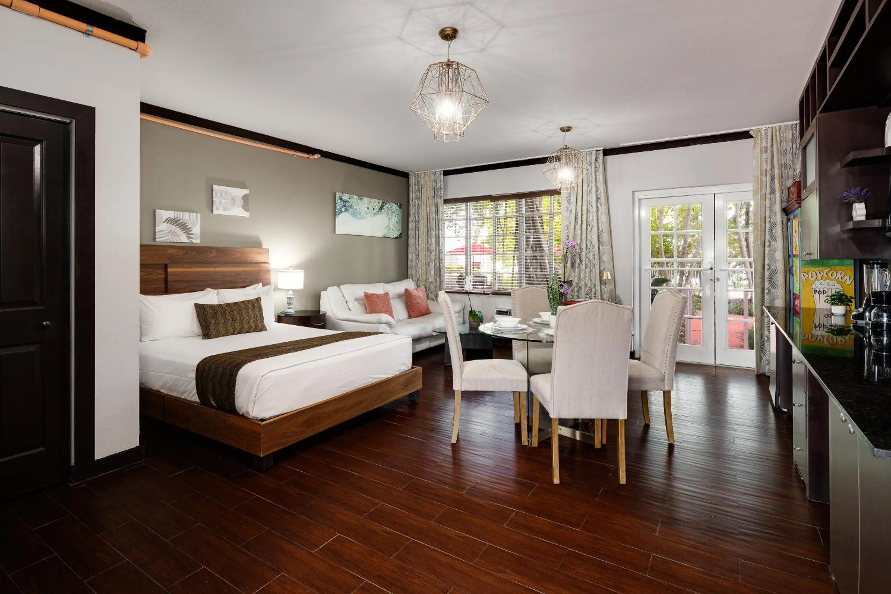 Bed in Tradewinds Apartment Hotel Miami Beach