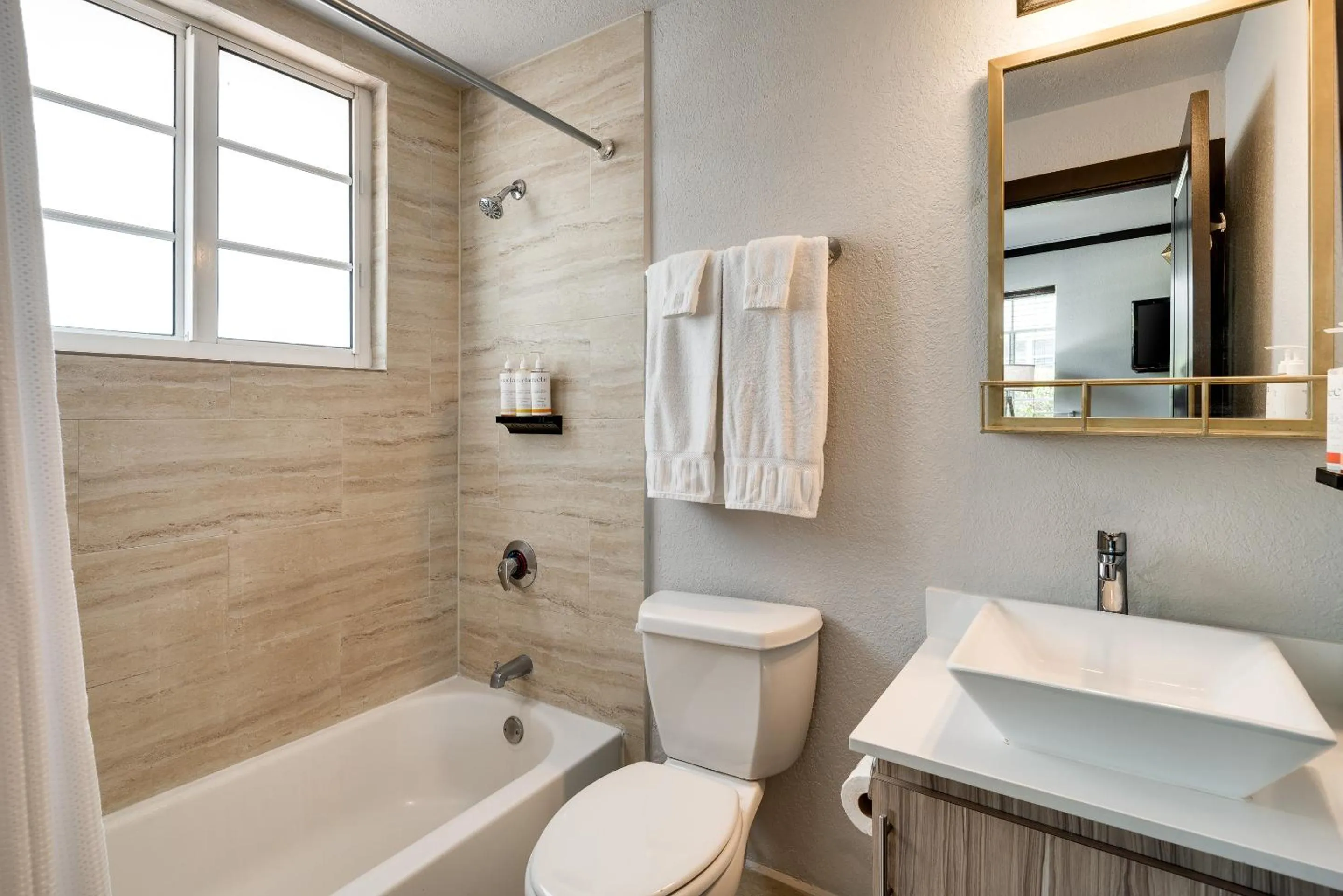 Shower in Tradewinds Apartment Hotel Miami Beach