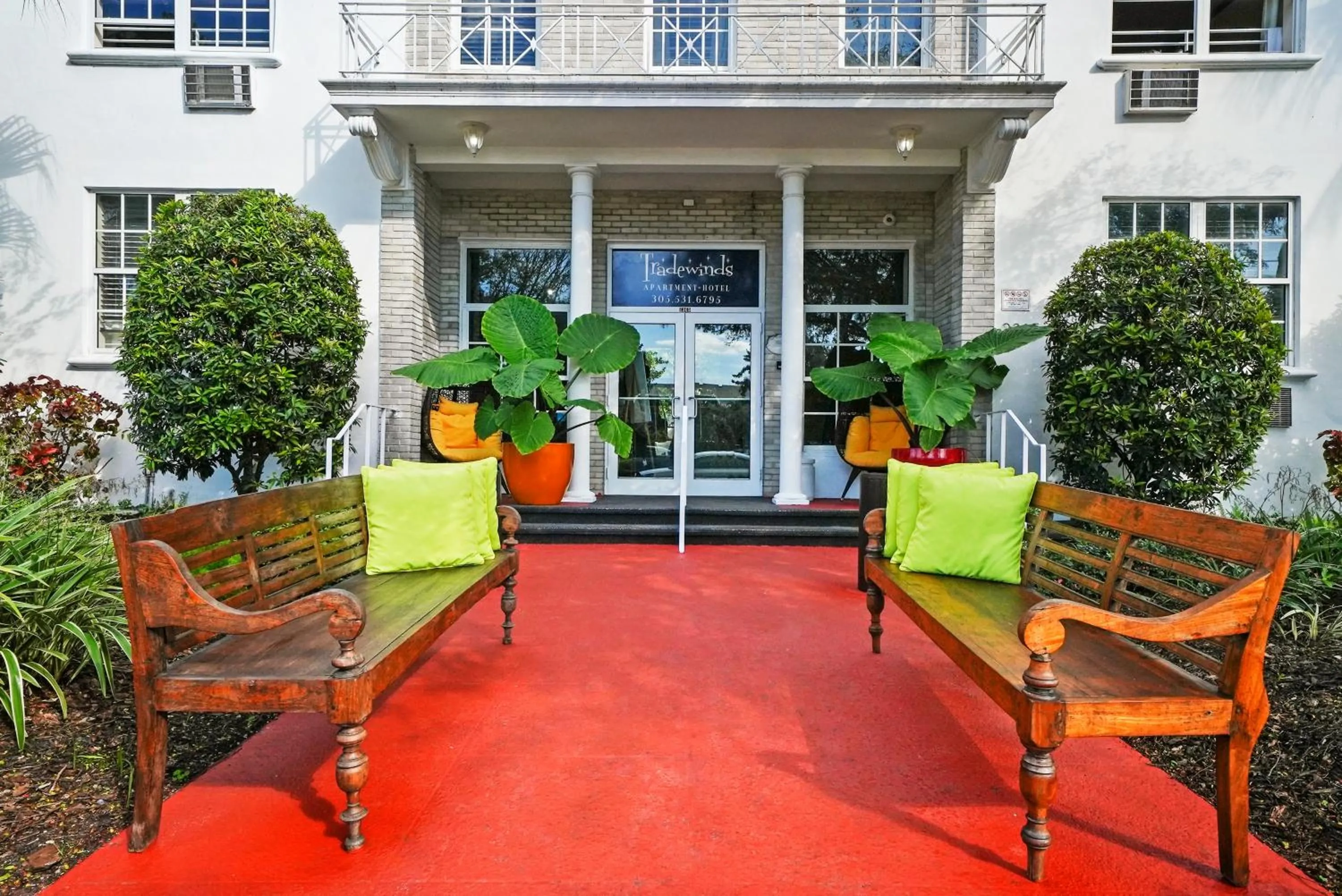 Facade/entrance in Tradewinds Apartment Hotel Miami Beach