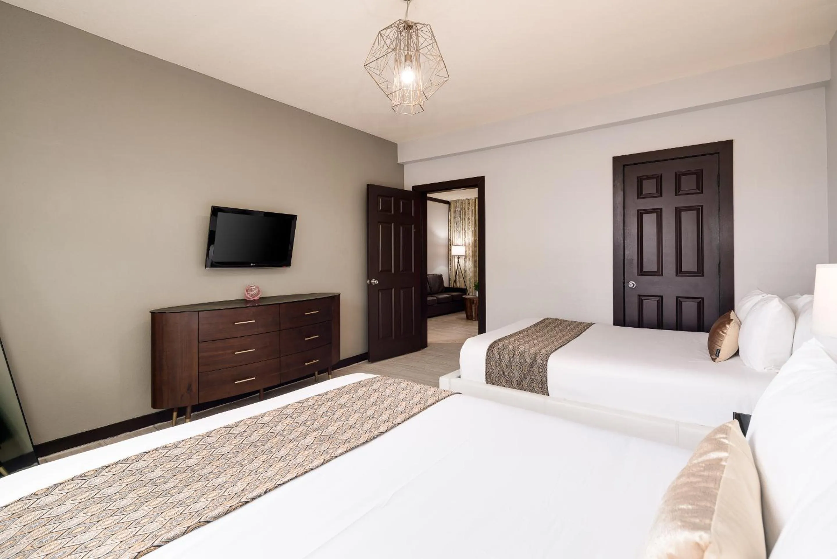 Bed in Tradewinds Apartment Hotel Miami Beach