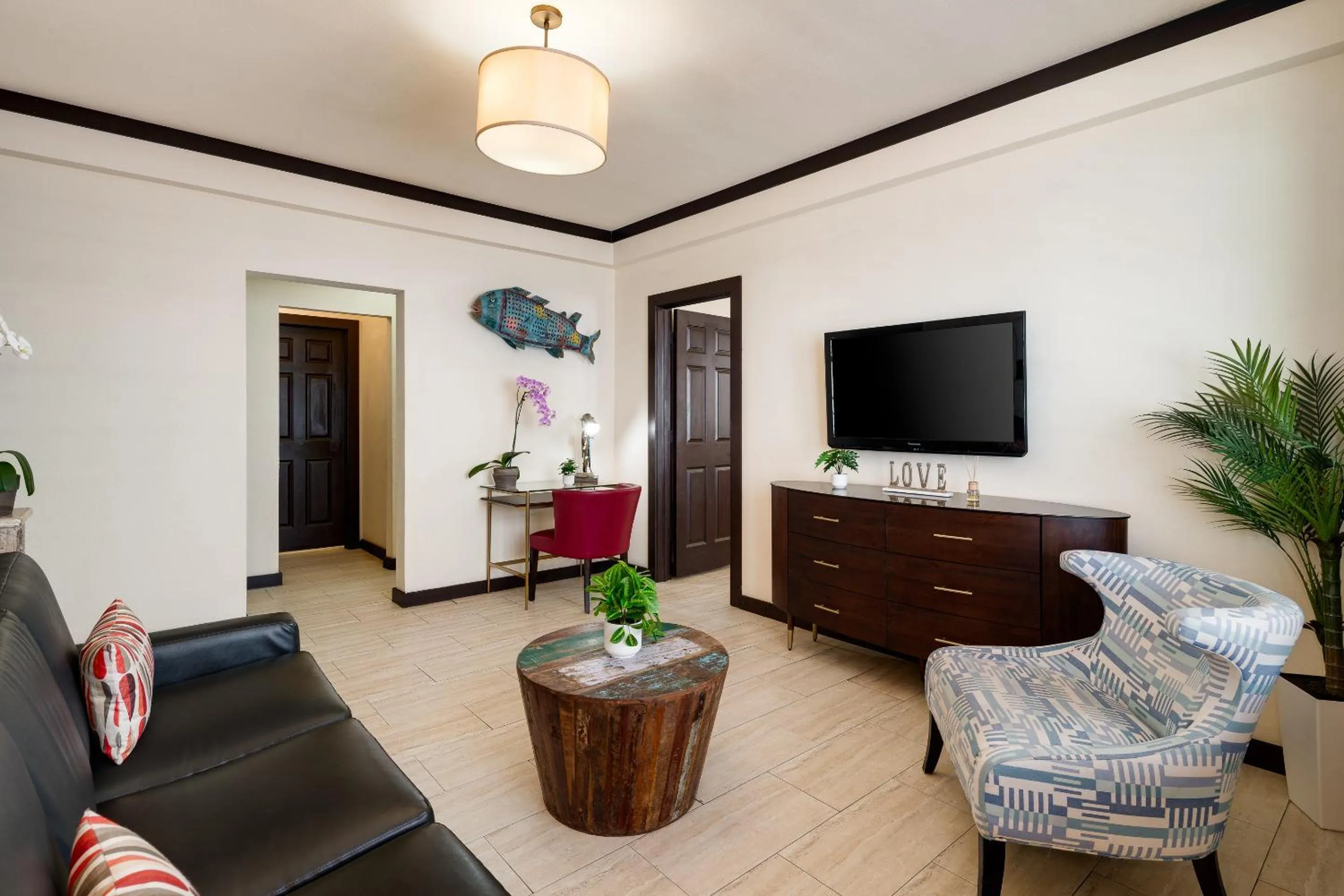 TV and multimedia in Tradewinds Apartment Hotel Miami Beach