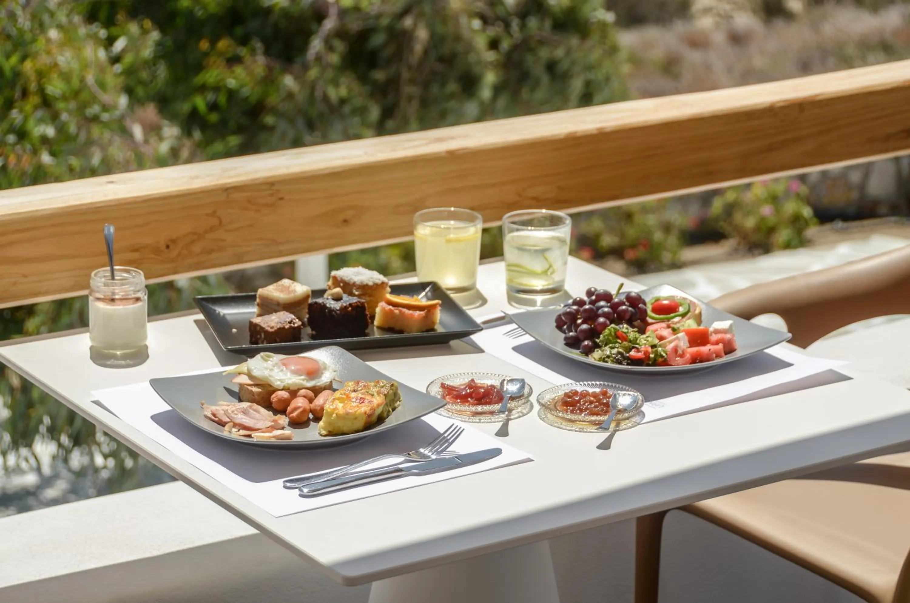 Breakfast in Lianos Village