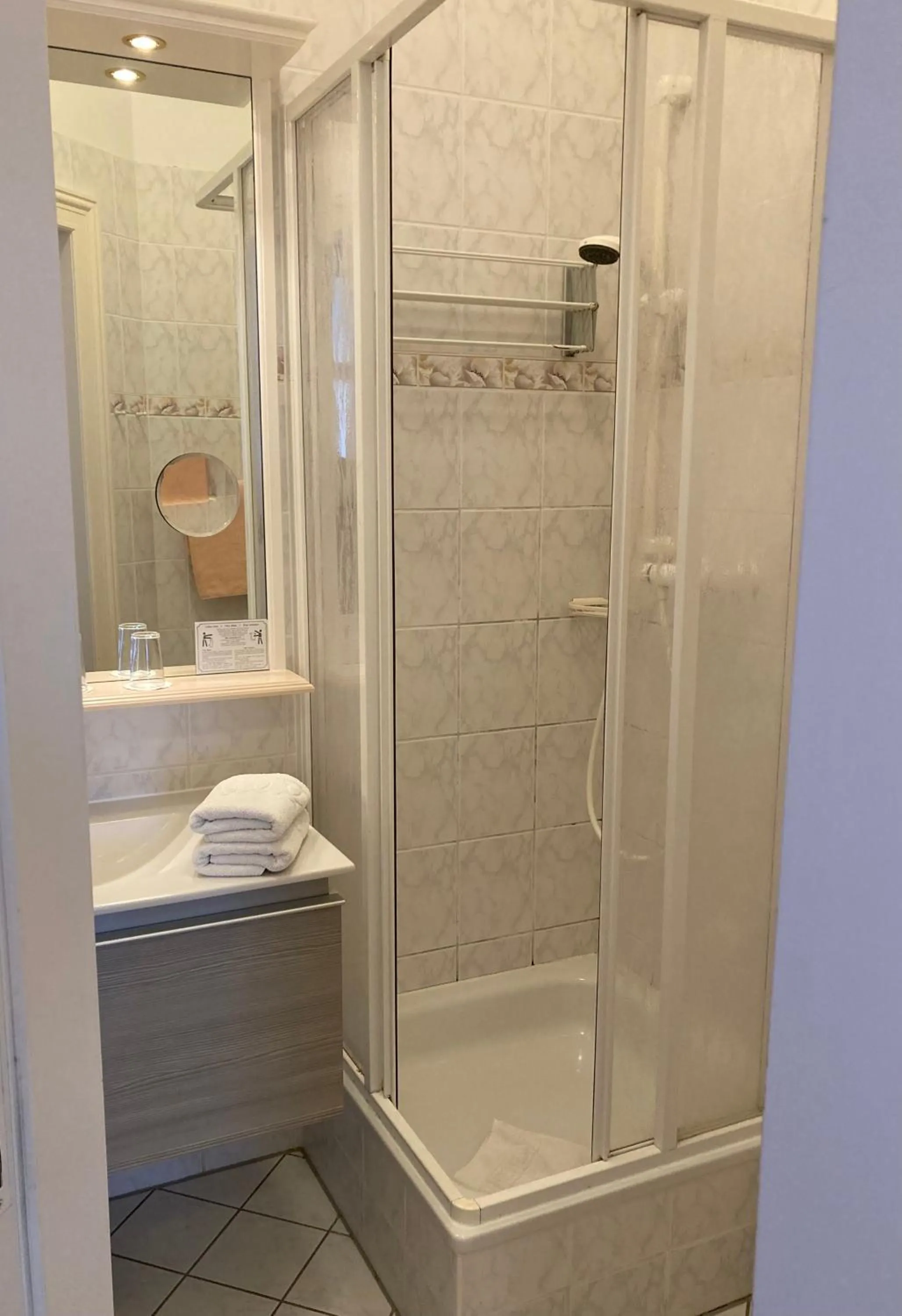 Shower in Hotel Germania