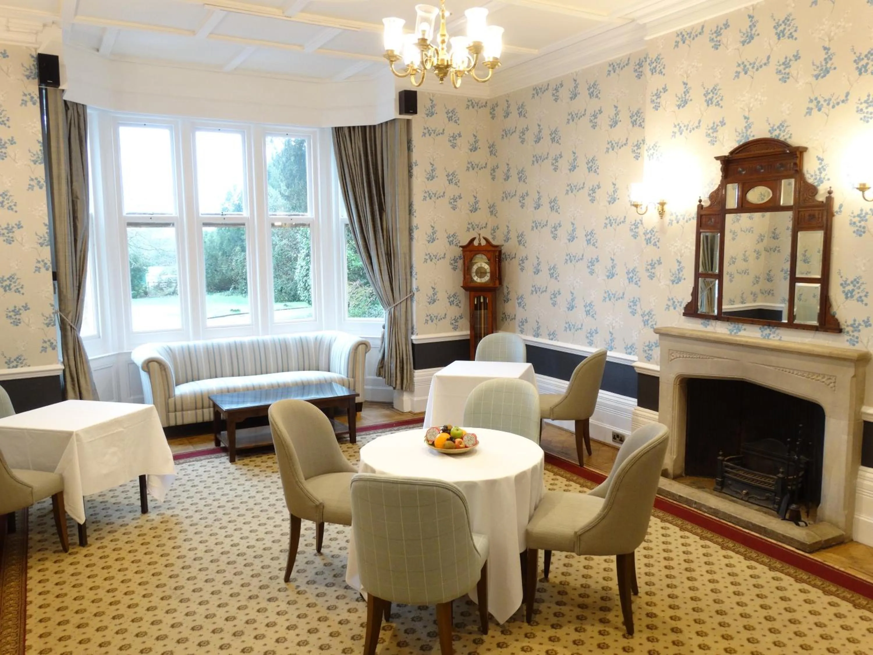 Living room in Cantley House Hotel - Wokingham
