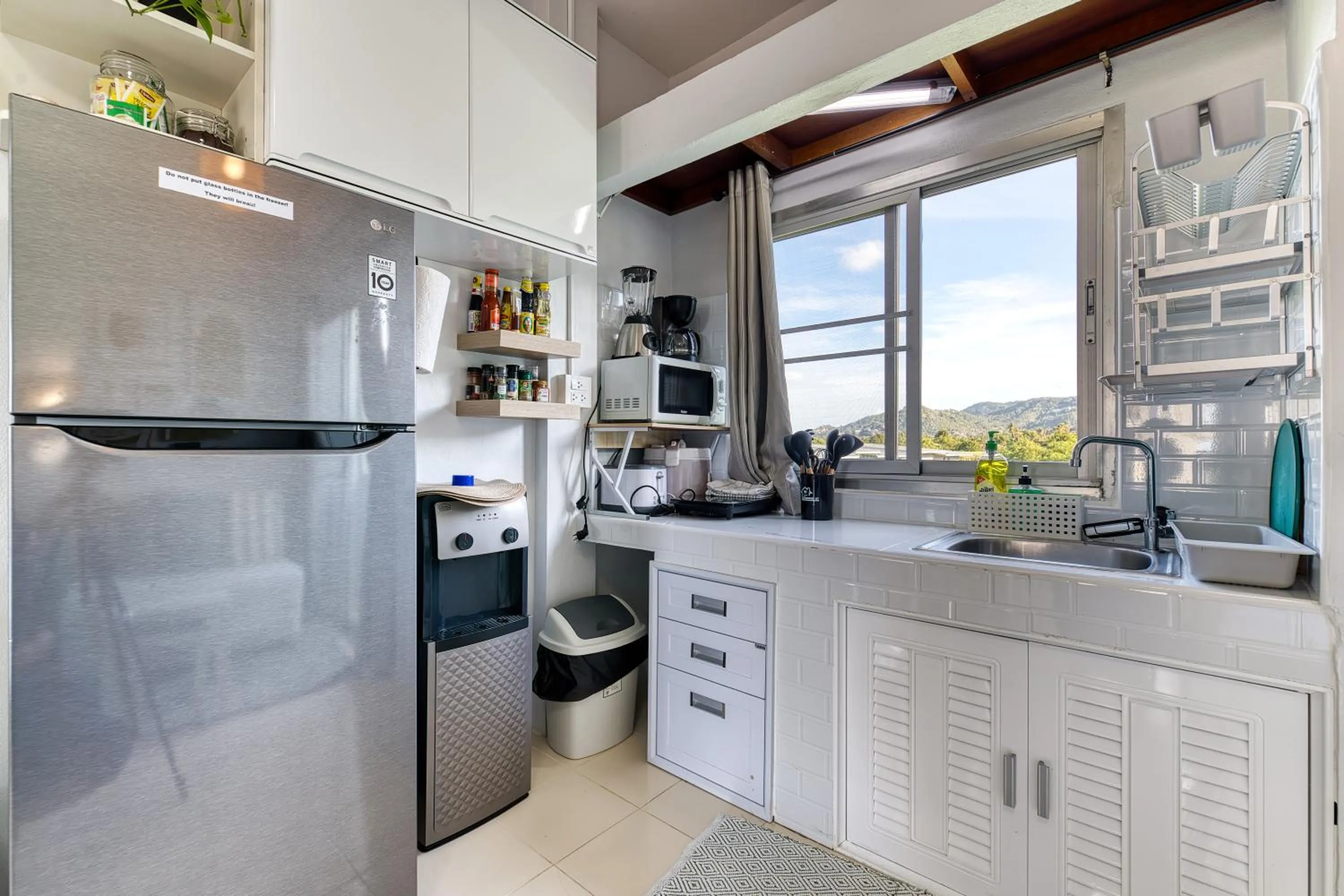 Kitchen or kitchenette in Chaweng Apartment