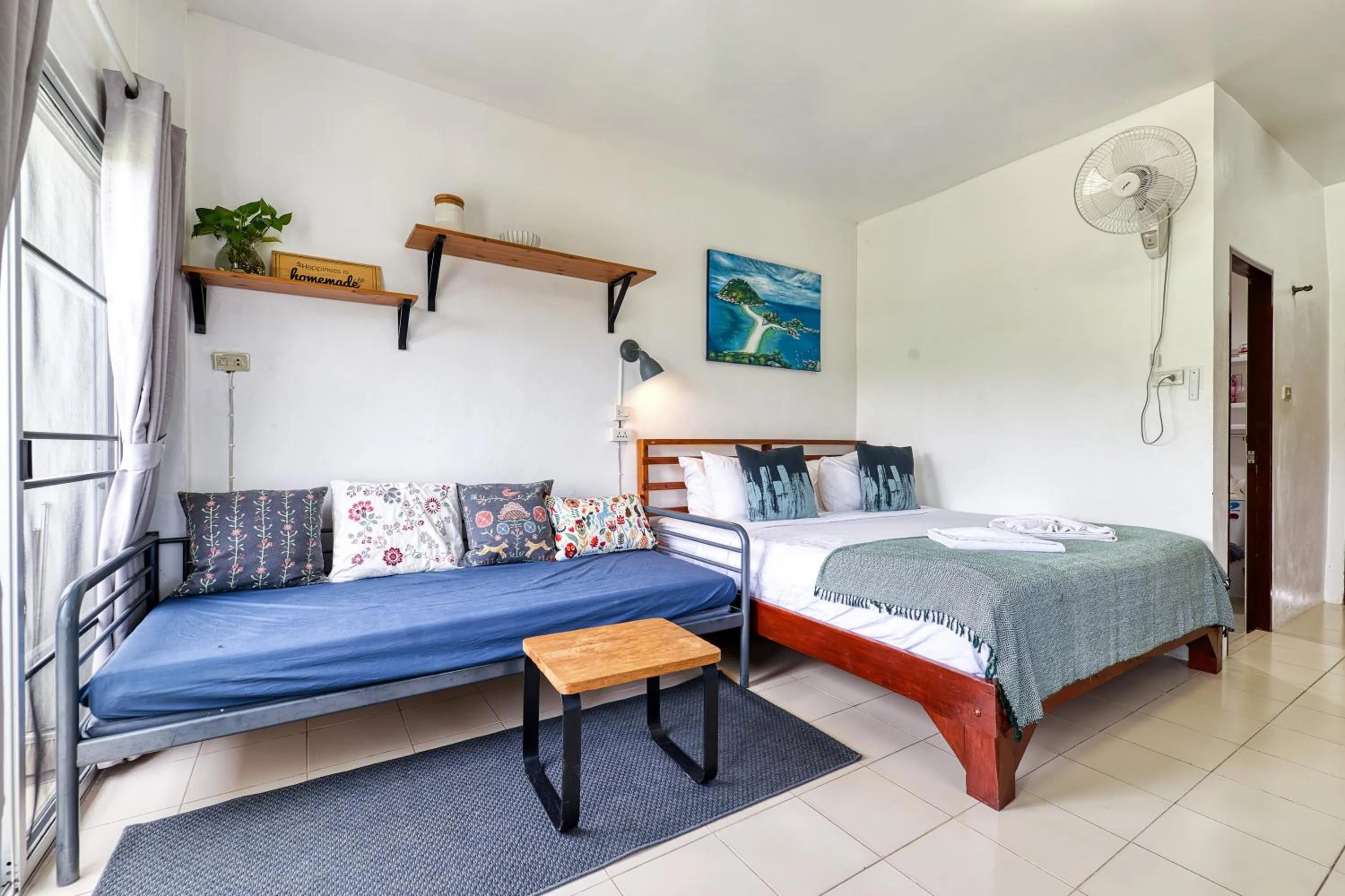 Bed in Chaweng Apartment