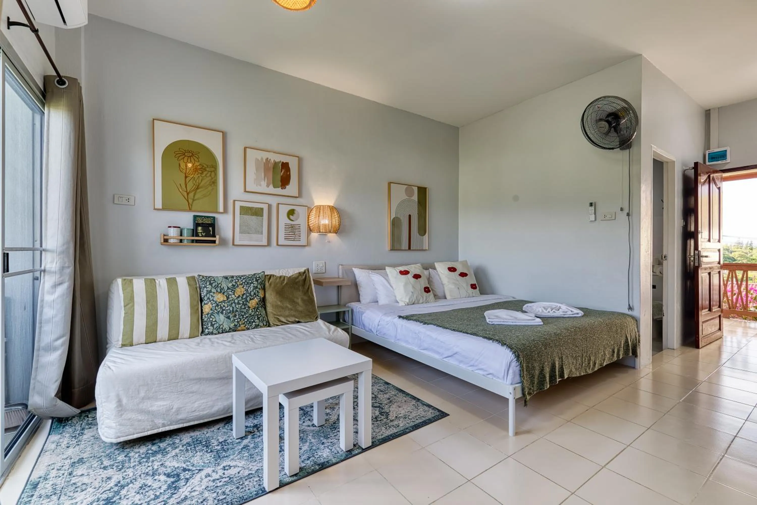 Bed in Chaweng Apartment