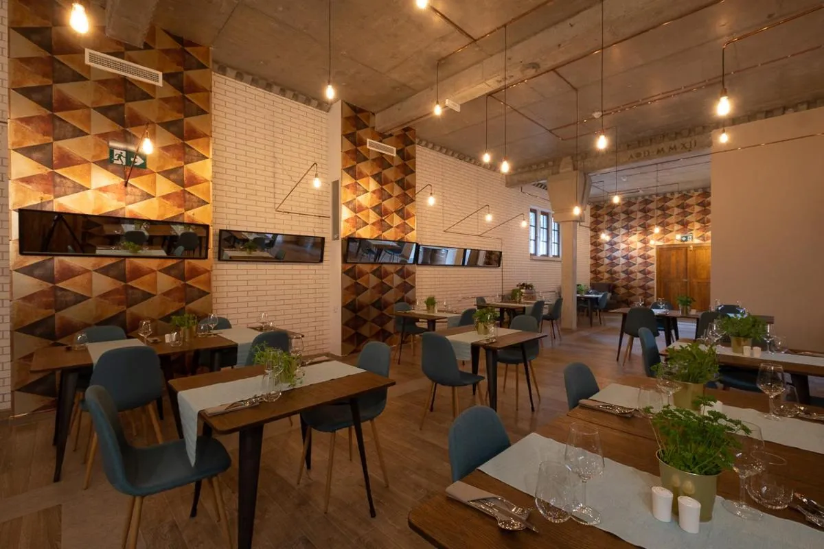 Restaurant/places to eat in Hotel Vinnica