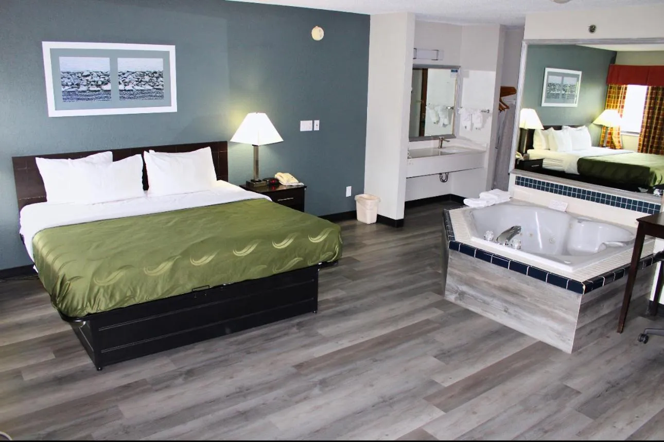 Quality Inn Columbia City near US-30