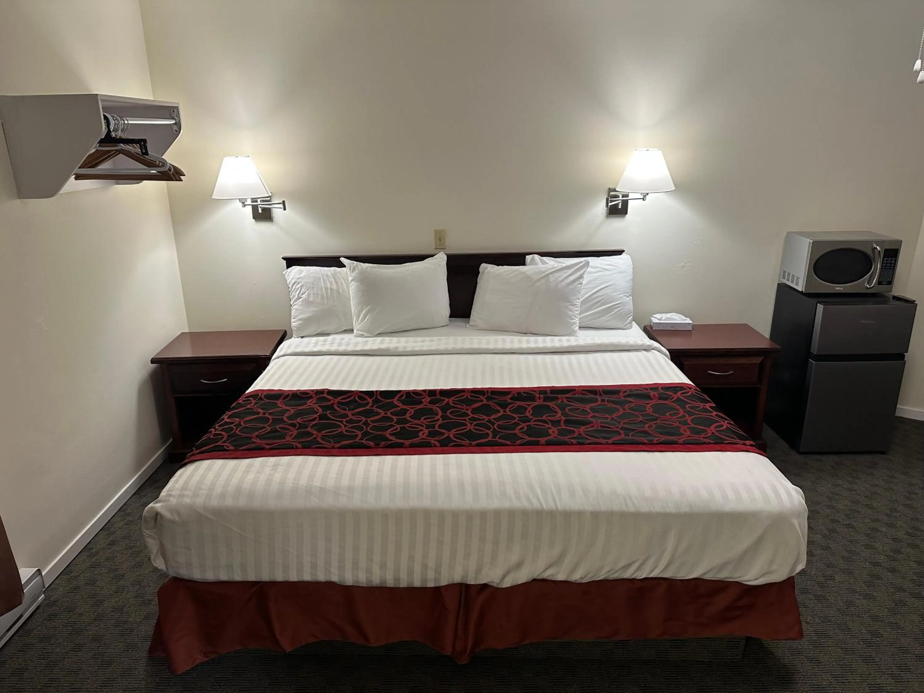 Bed in Kings Motor Inn