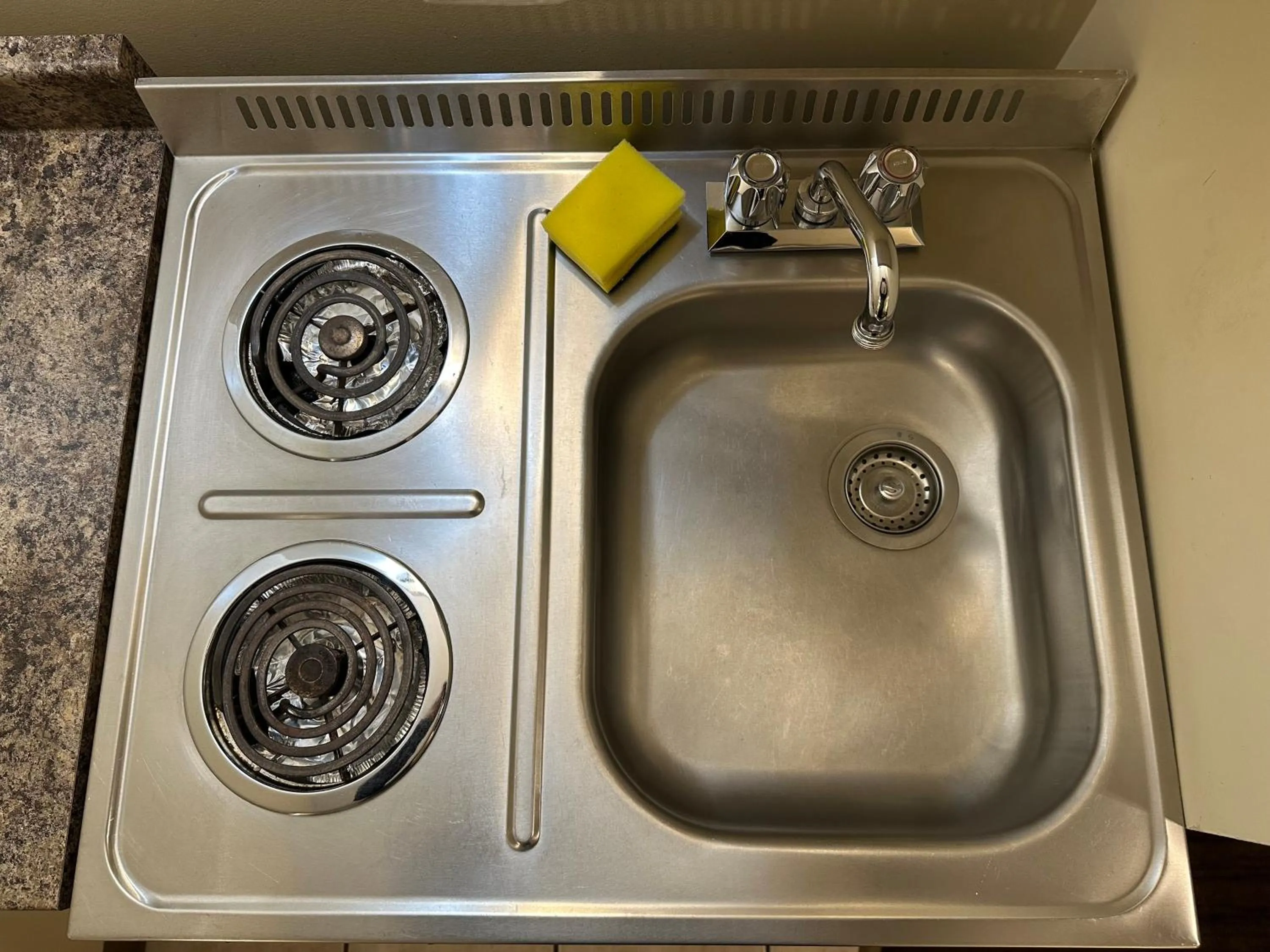 kitchen in Kings Motor Inn