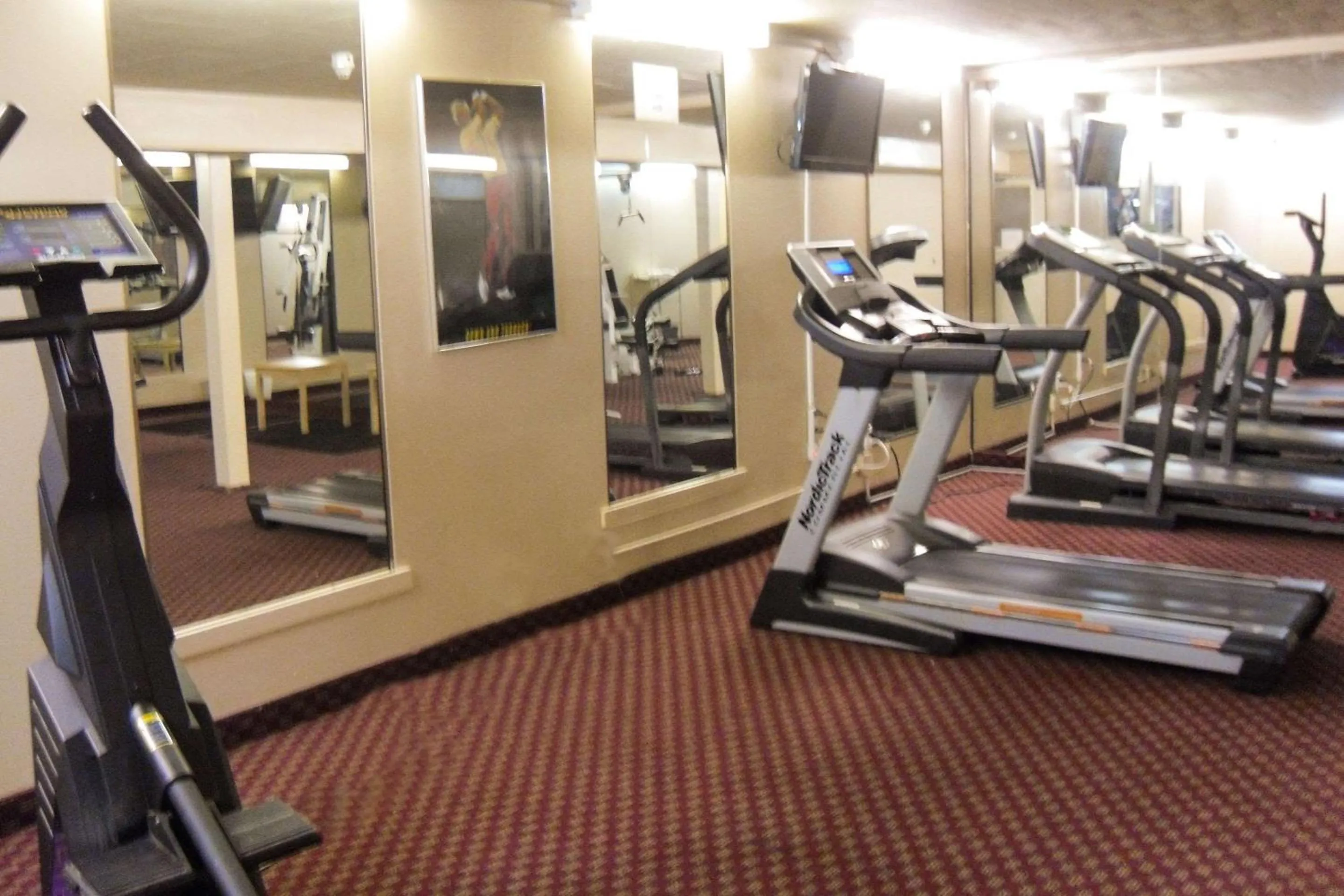 Fitness centre/facilities in Quality Inn