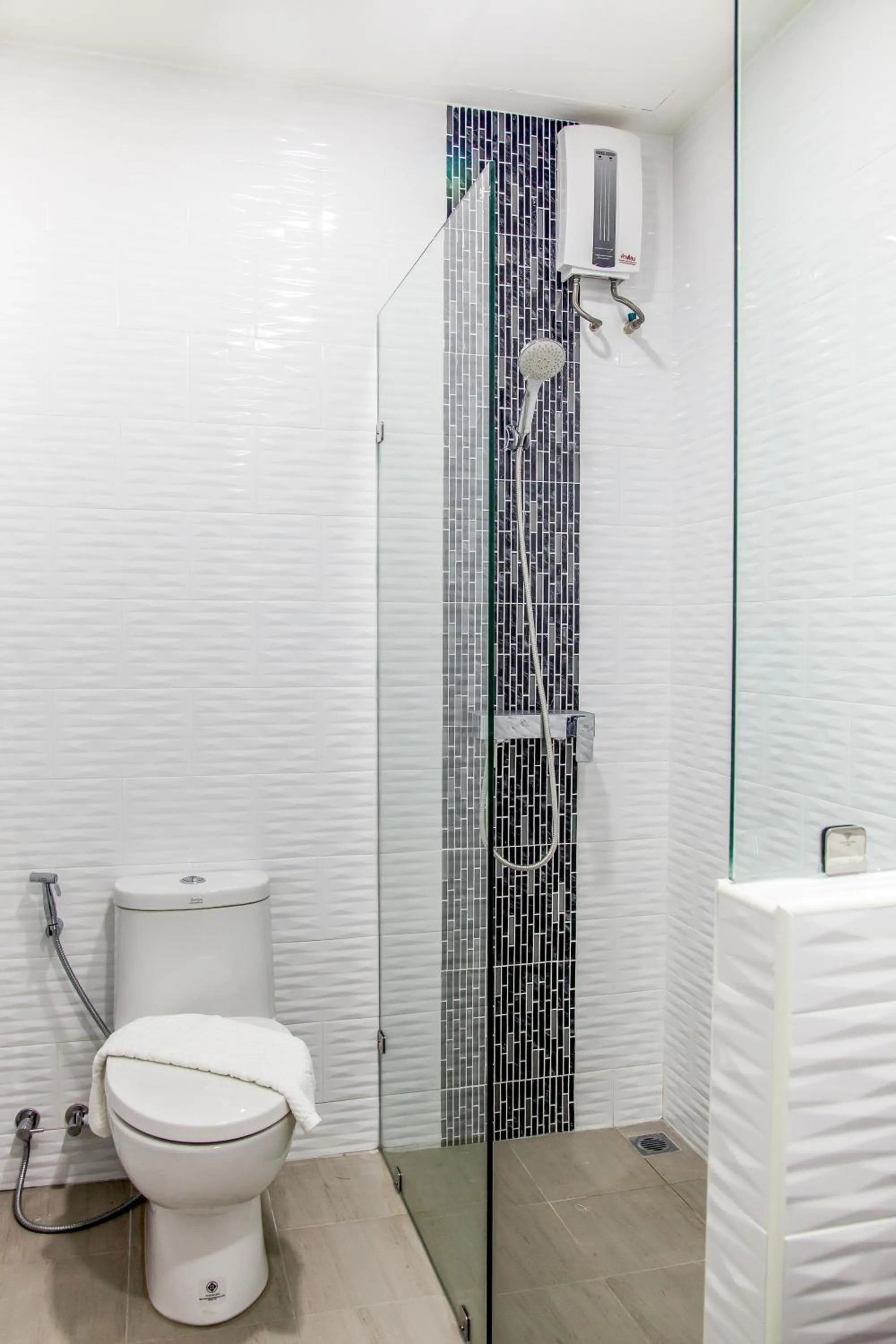 Toilet in Triple Z Hotel