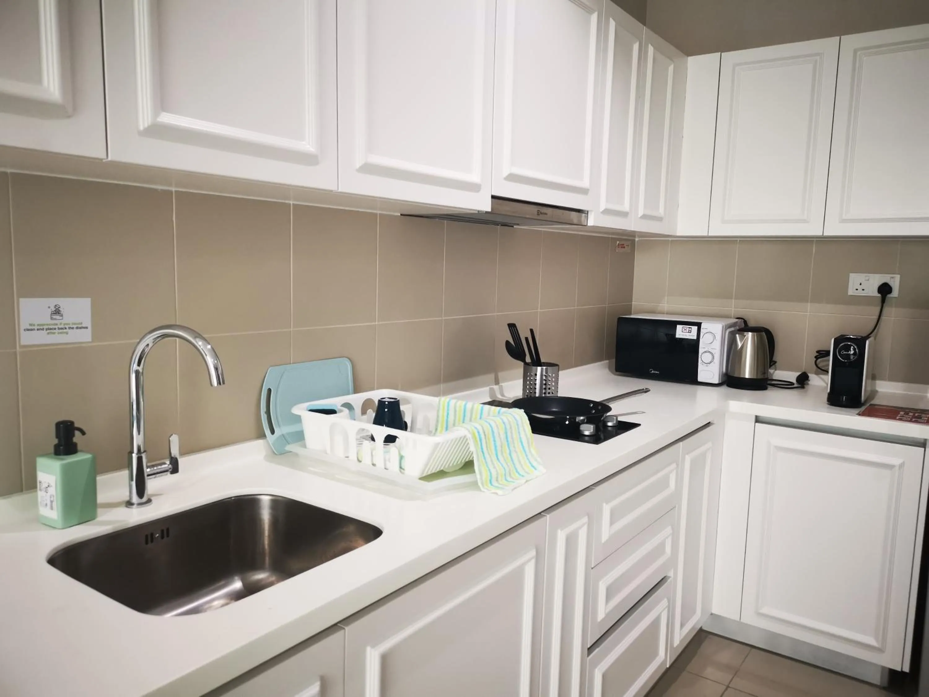 Kitchen or kitchenette in Host Assist Homestay by HA i-City