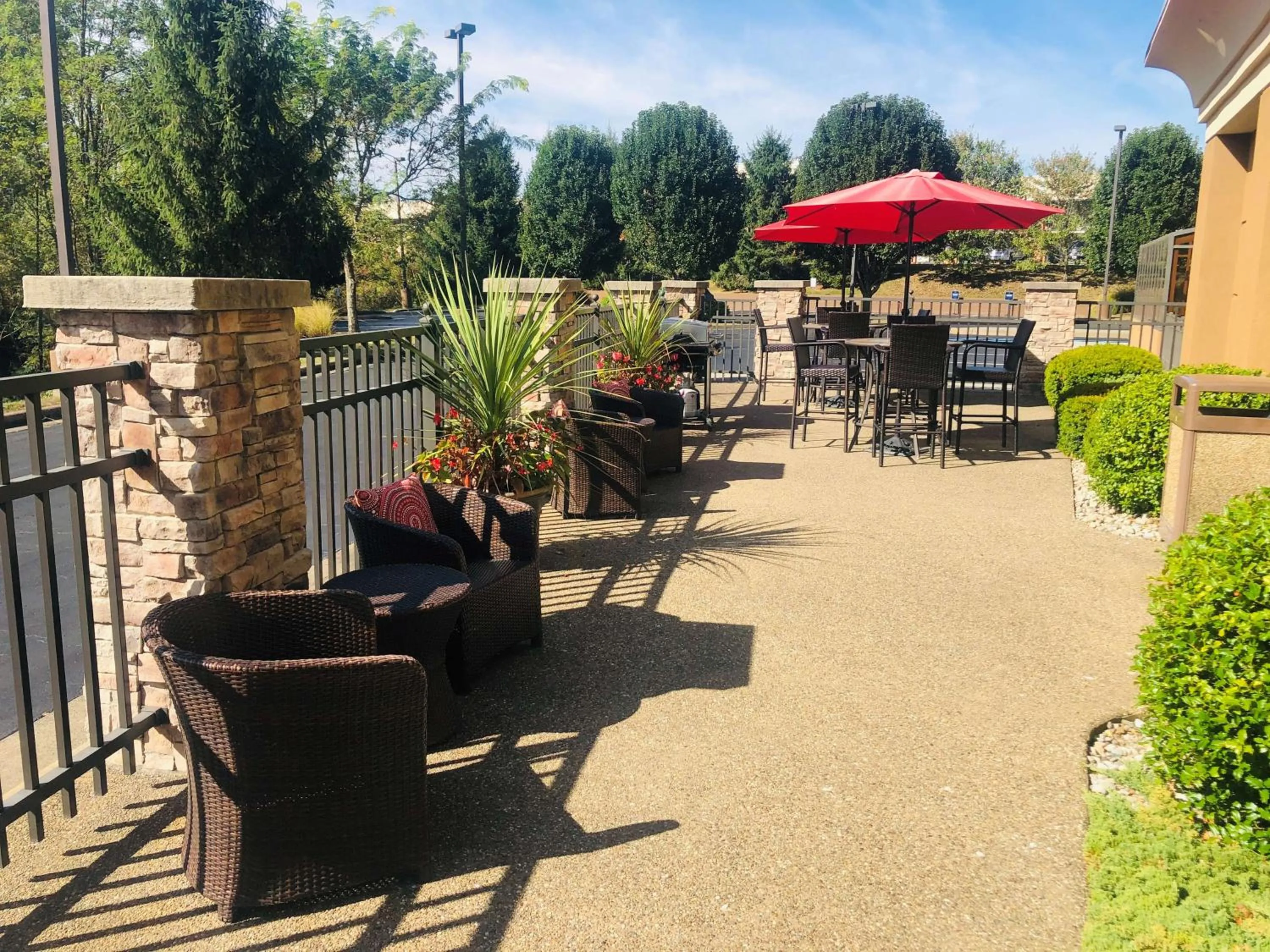 Patio in Hampton Inn Lewisburg