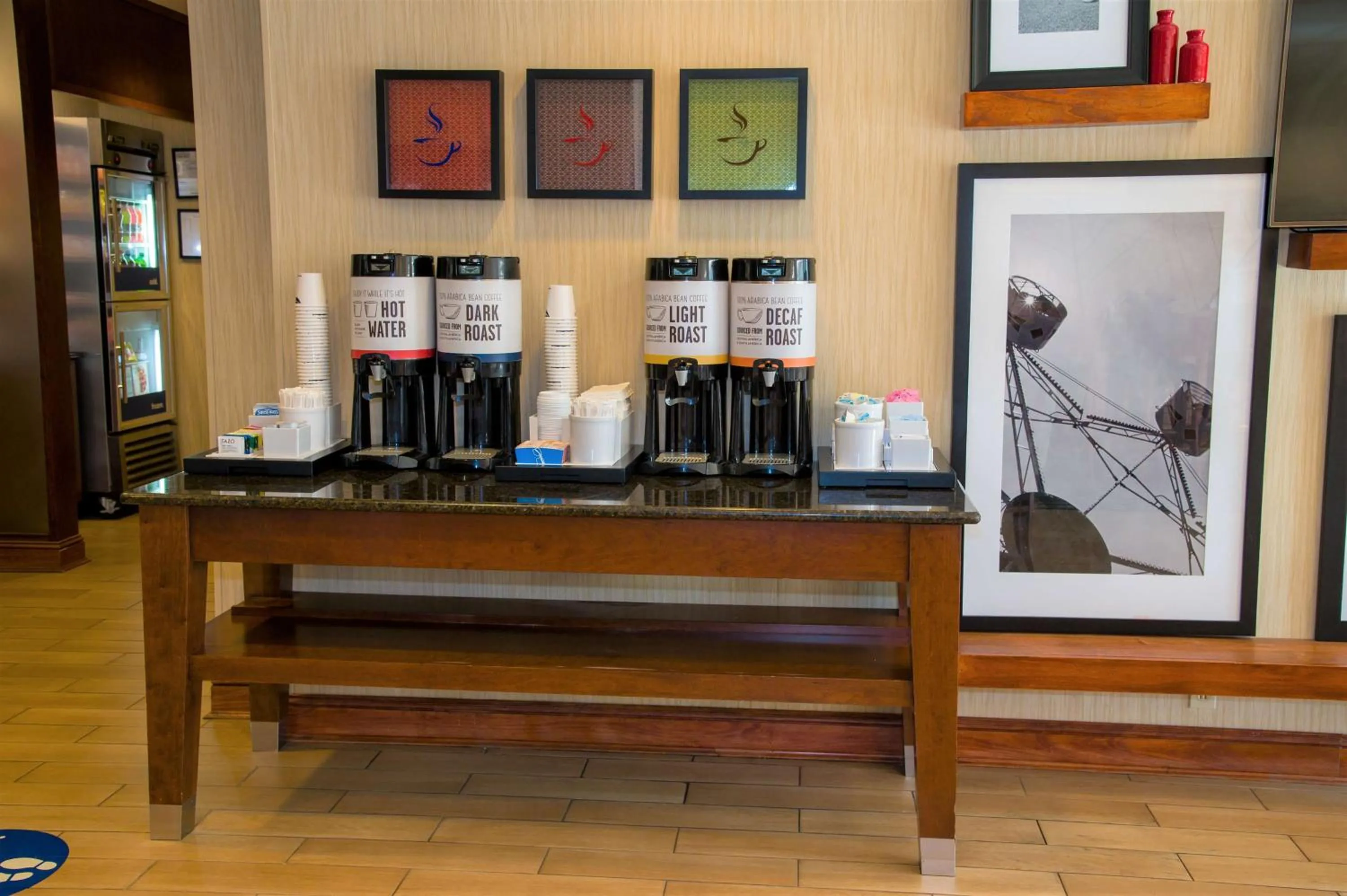 Dining area in Hampton Inn Lewisburg