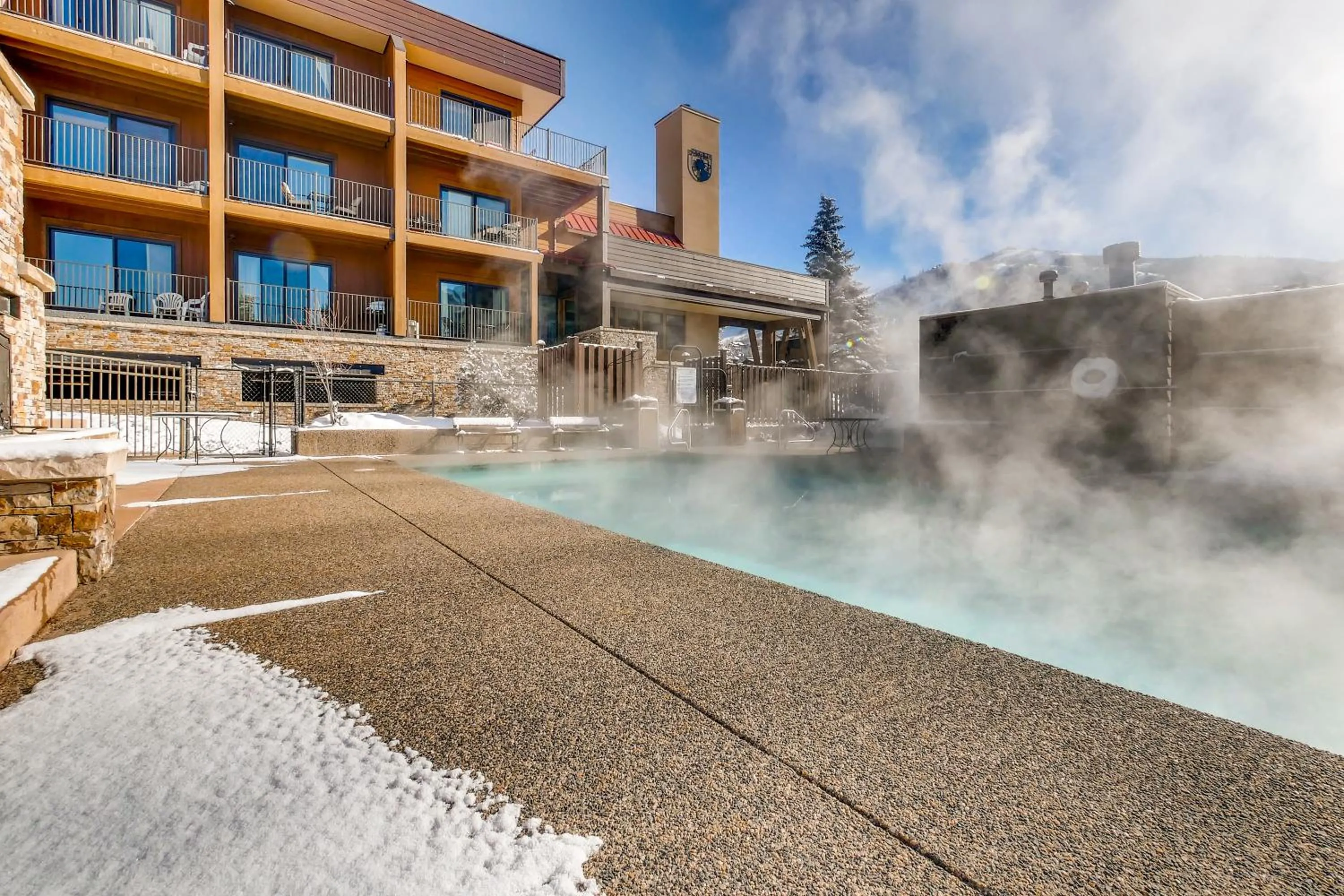 Swimming pool in Snow Flower Condos
