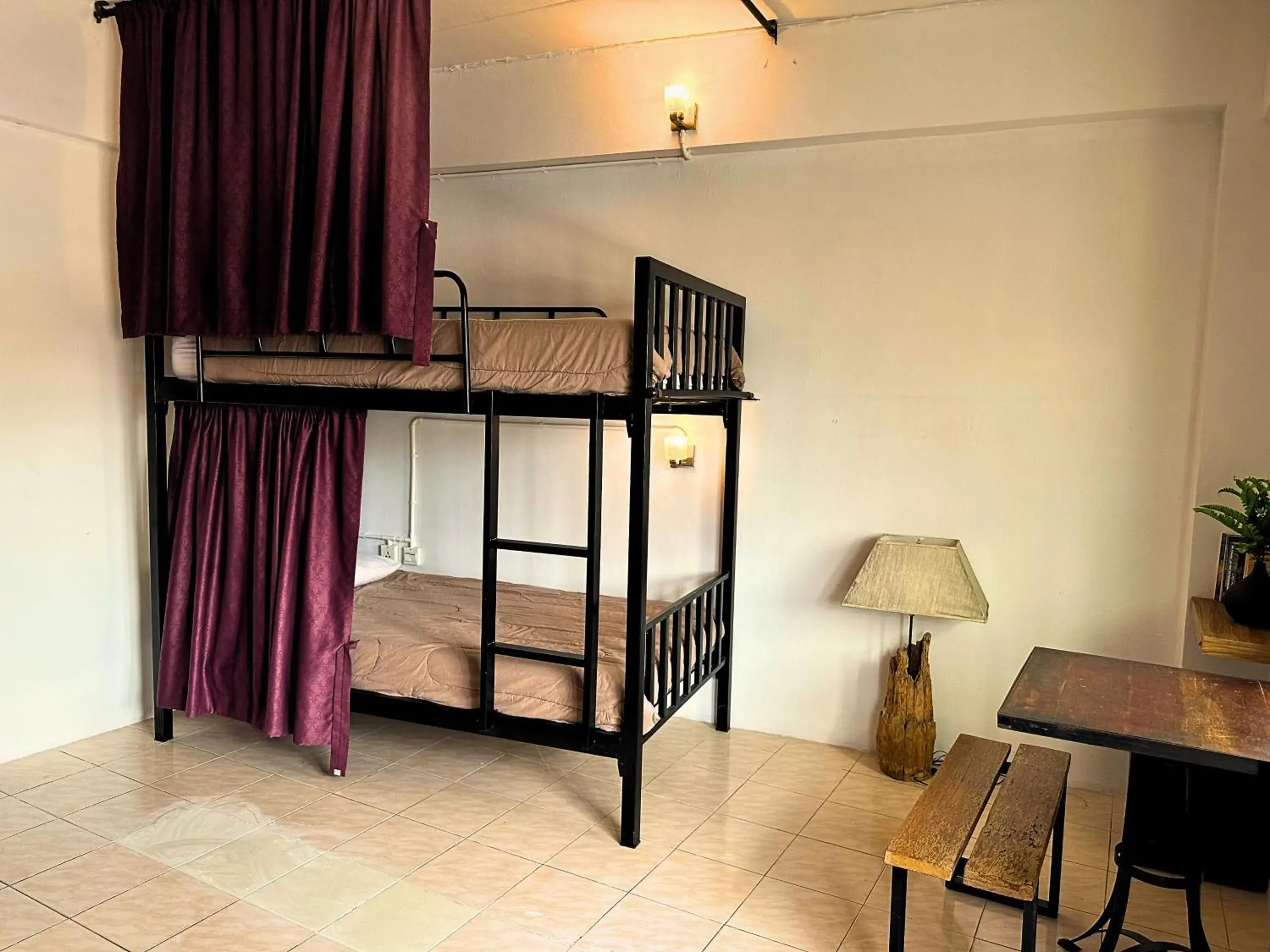 Bed in 6-Bed Dormitory Room in The Cabin Backpackers Hostel & Bar Bed in 6-Bed Dormitory Room in The Cabin Backpackers Hostel & Bar