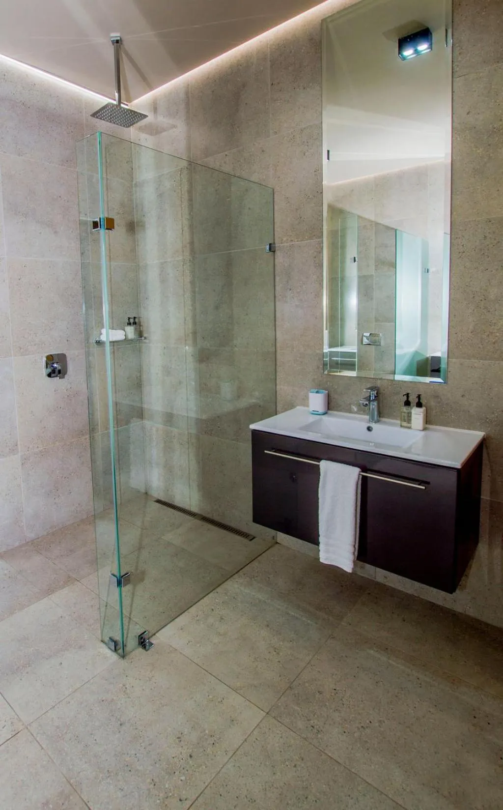 Bathroom in De Haas Living @ Die Laan 2