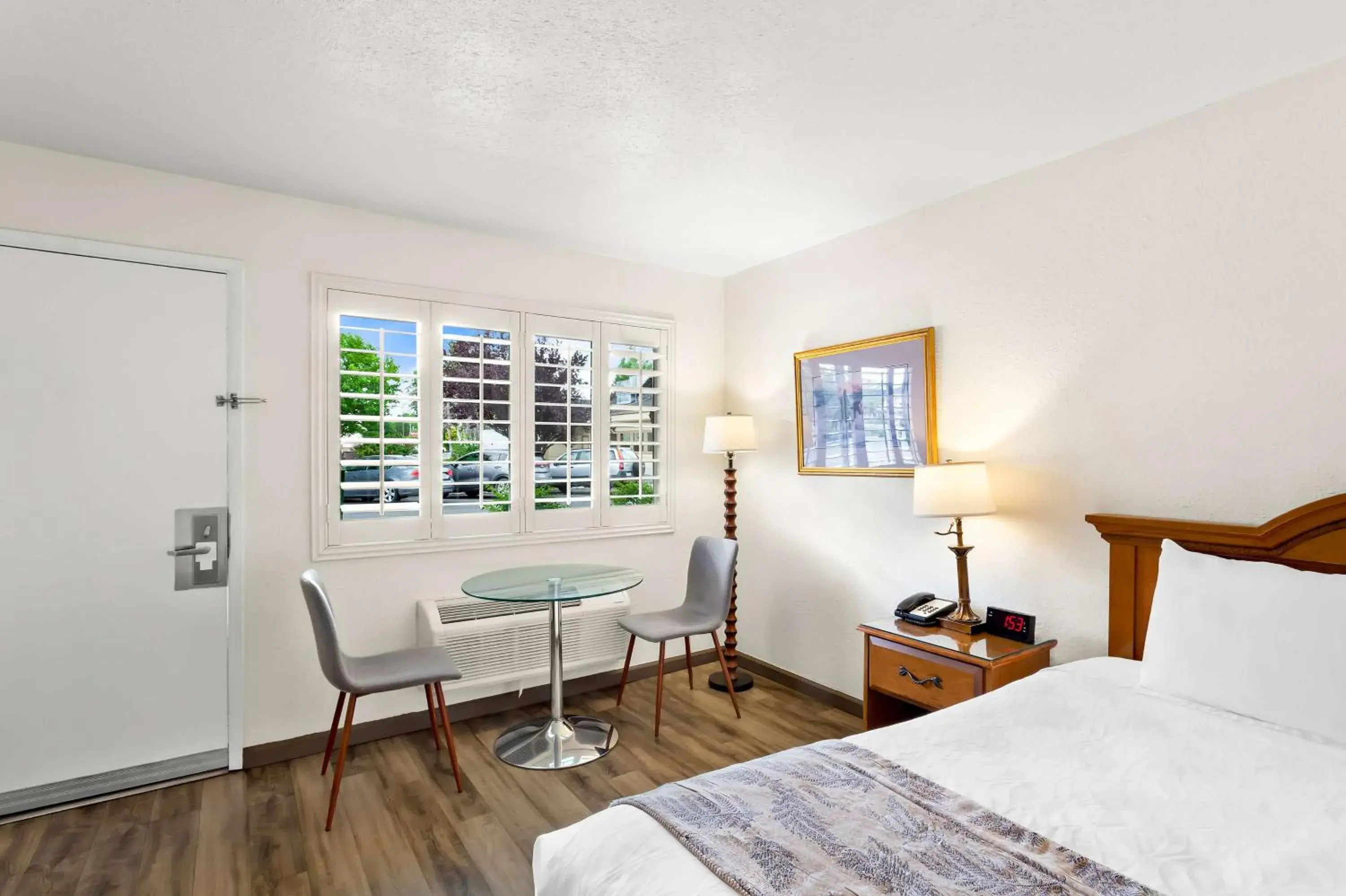 Queen Room - Non-Smoking in SureStay Plus Hotel by Best Western Susanville Queen Room - Non-Smoking in SureStay Plus Hotel by Best Western Susanville