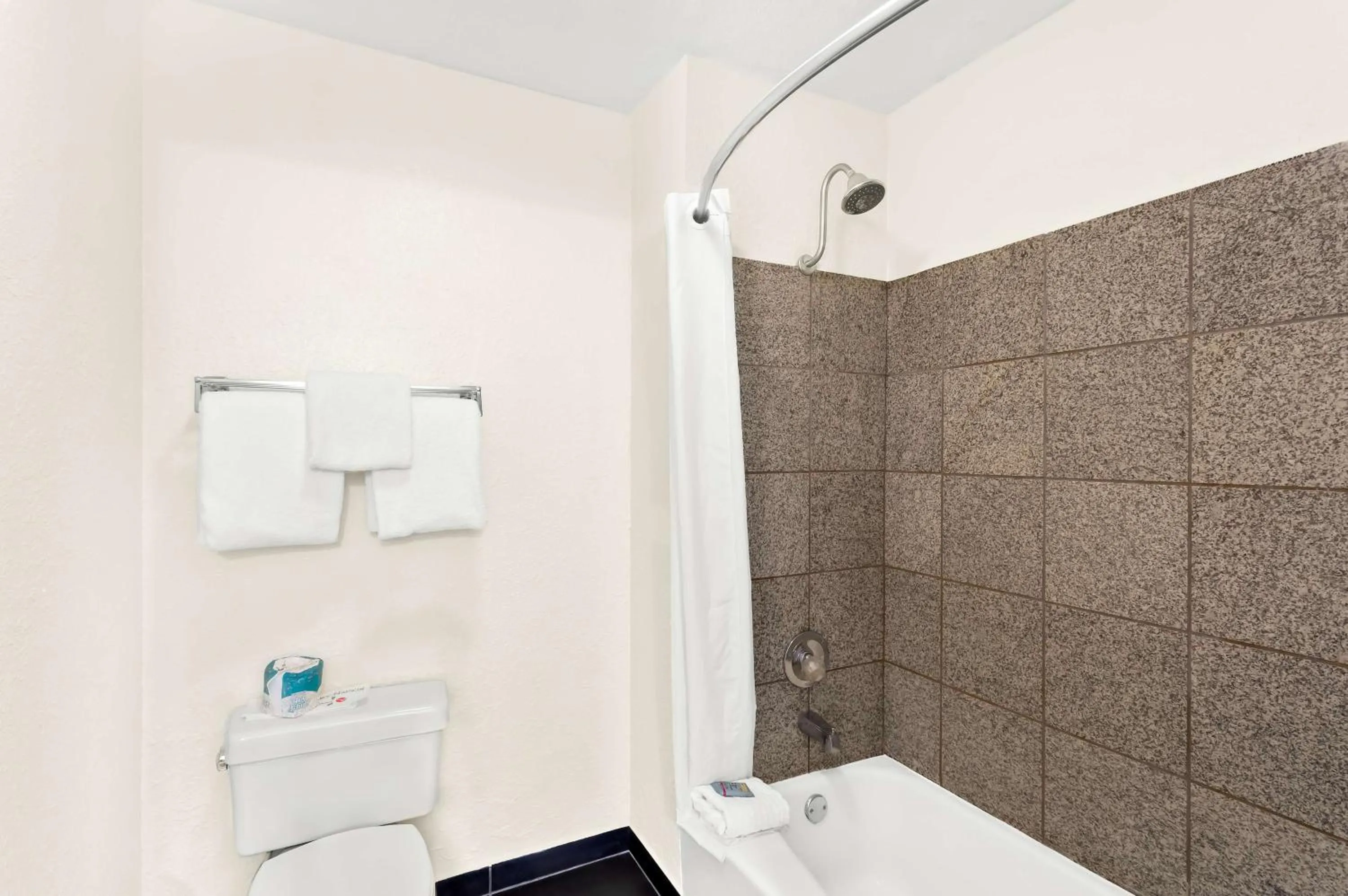 Bathroom in SureStay Plus Hotel by Best Western Susanville