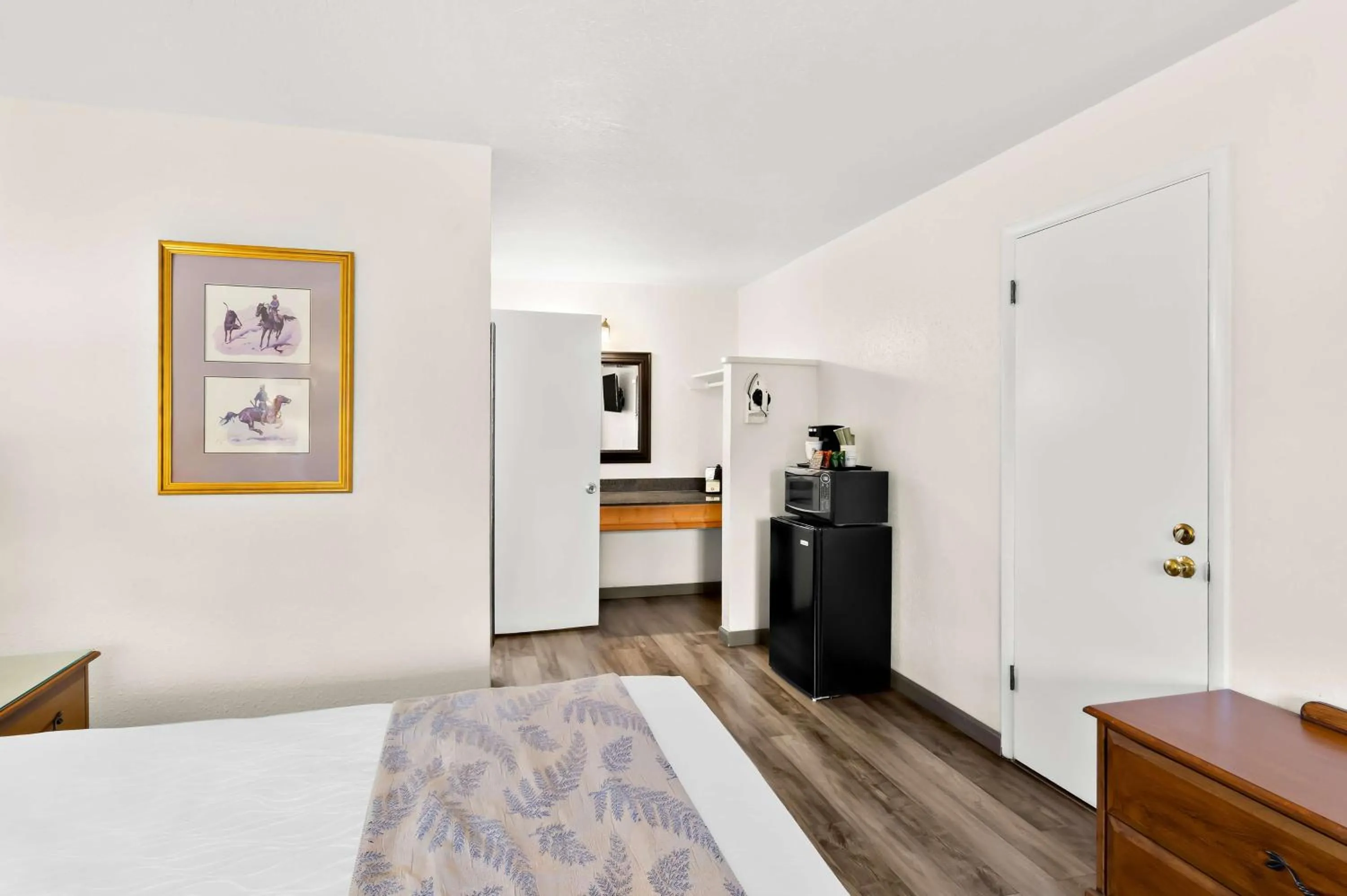 Bedroom, Bed in SureStay Plus Hotel by Best Western Susanville