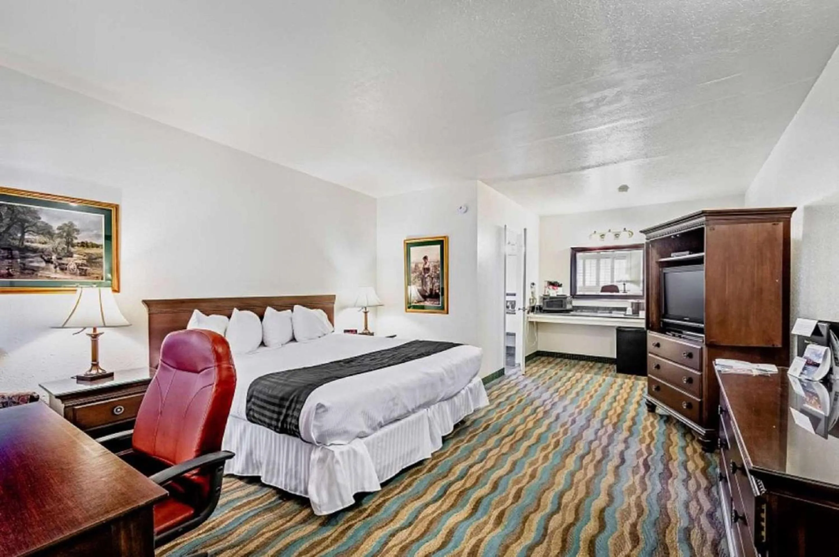 Bedroom, Bed in SureStay Plus Hotel by Best Western Susanville