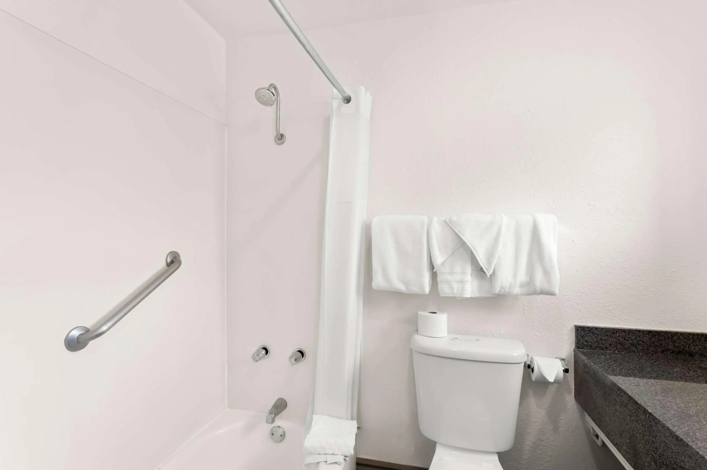 Bathroom in SureStay Plus Hotel by Best Western Susanville