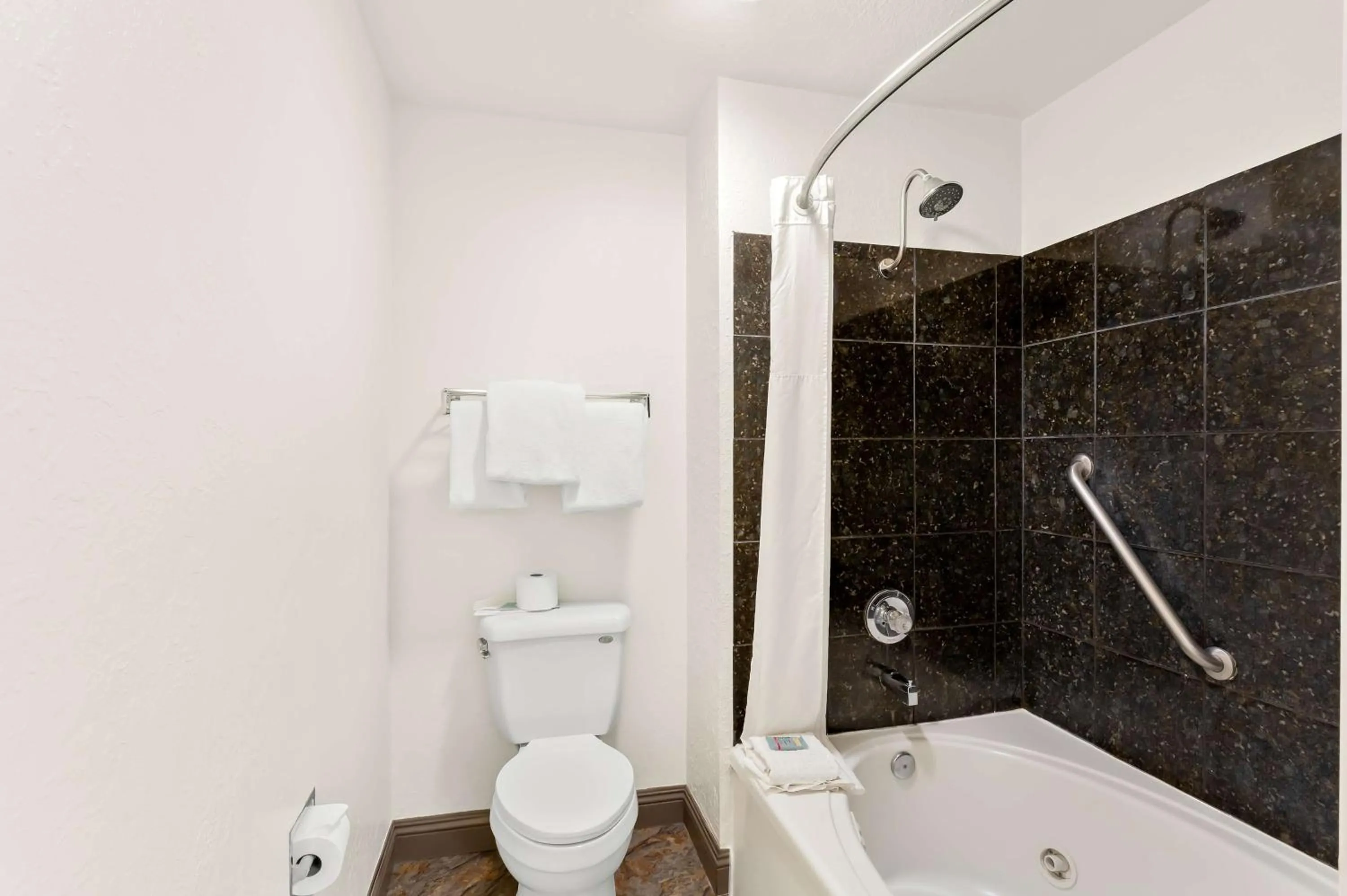 Bathroom in SureStay Plus Hotel by Best Western Susanville