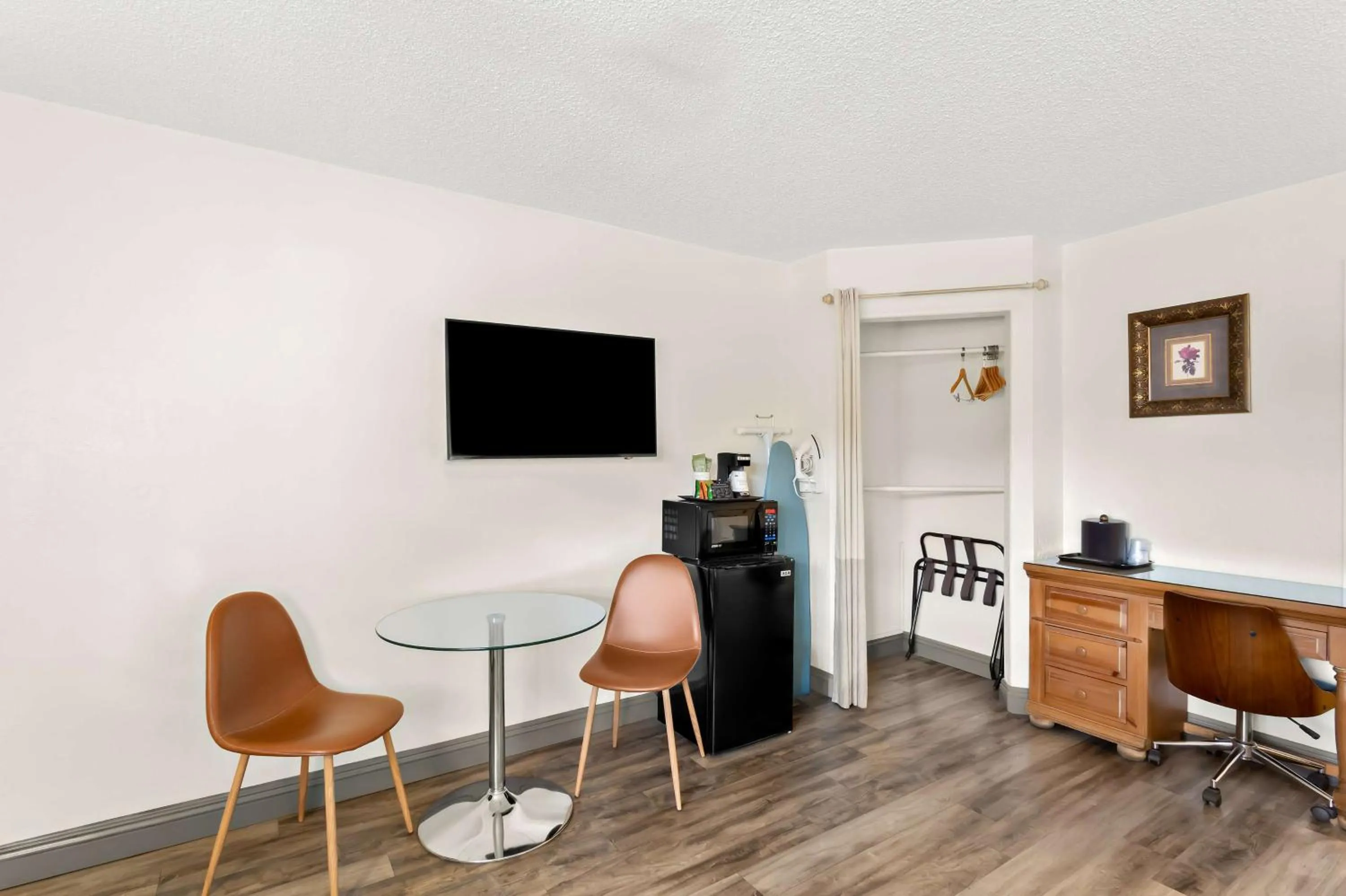 Bedroom in SureStay Plus Hotel by Best Western Susanville