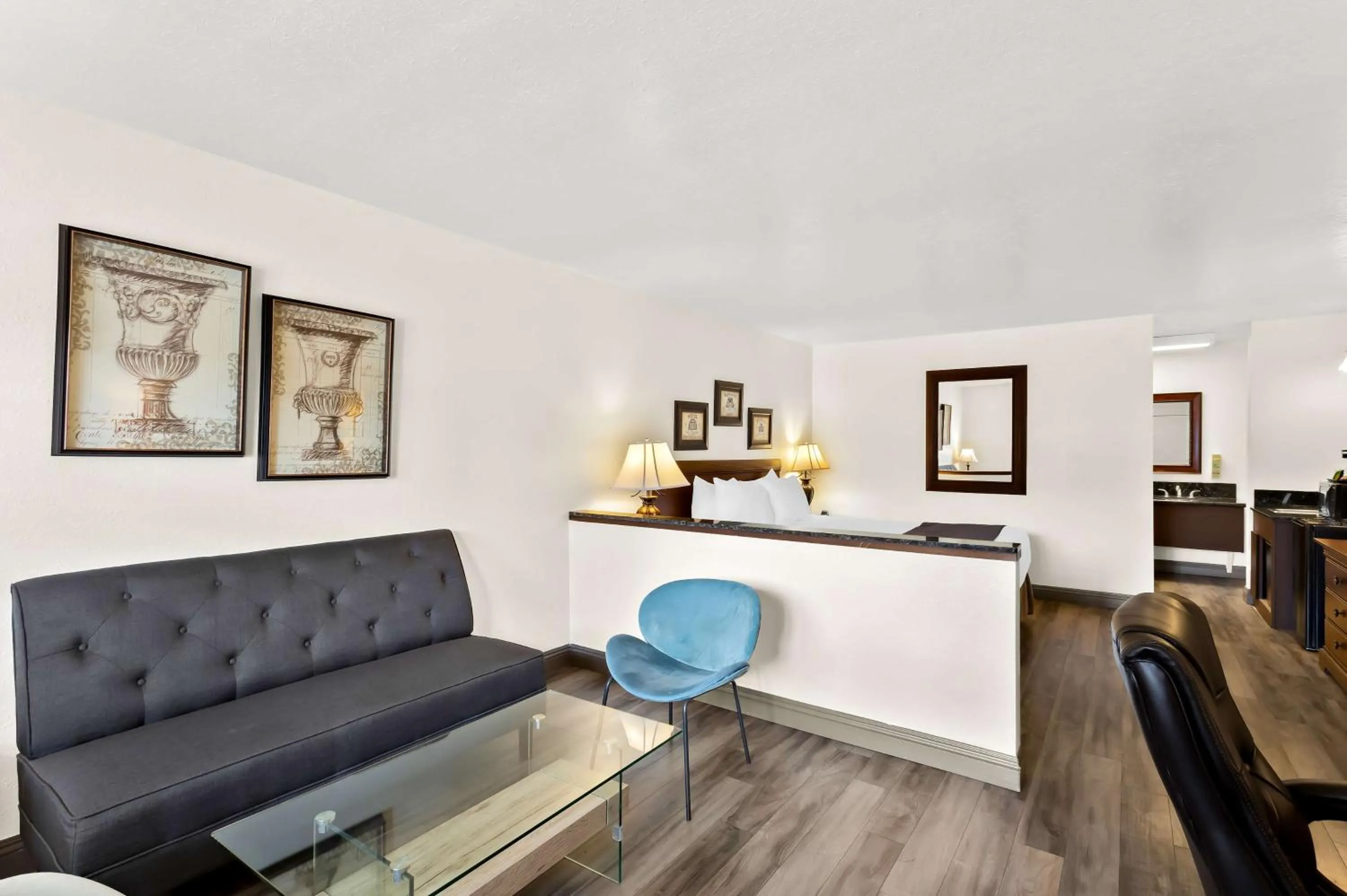 Bedroom in SureStay Plus Hotel by Best Western Susanville