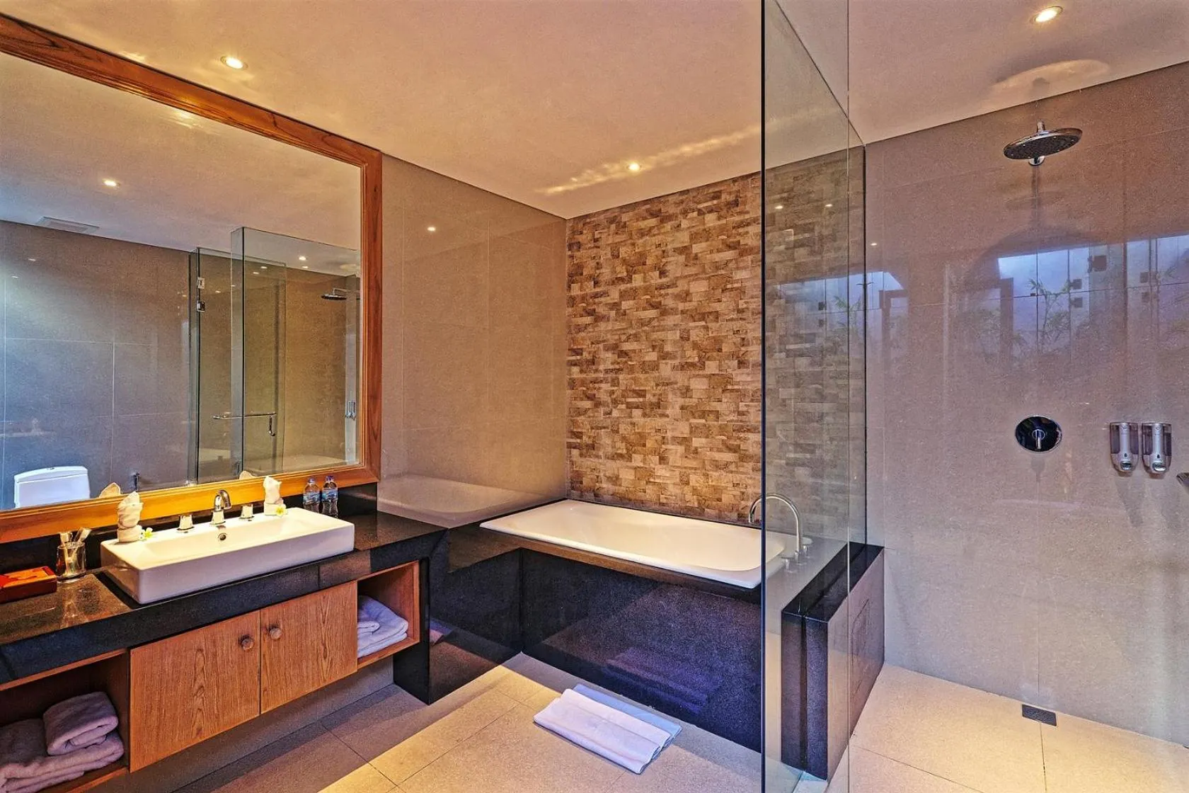 Shower in Lasanti Villas Seminyak
