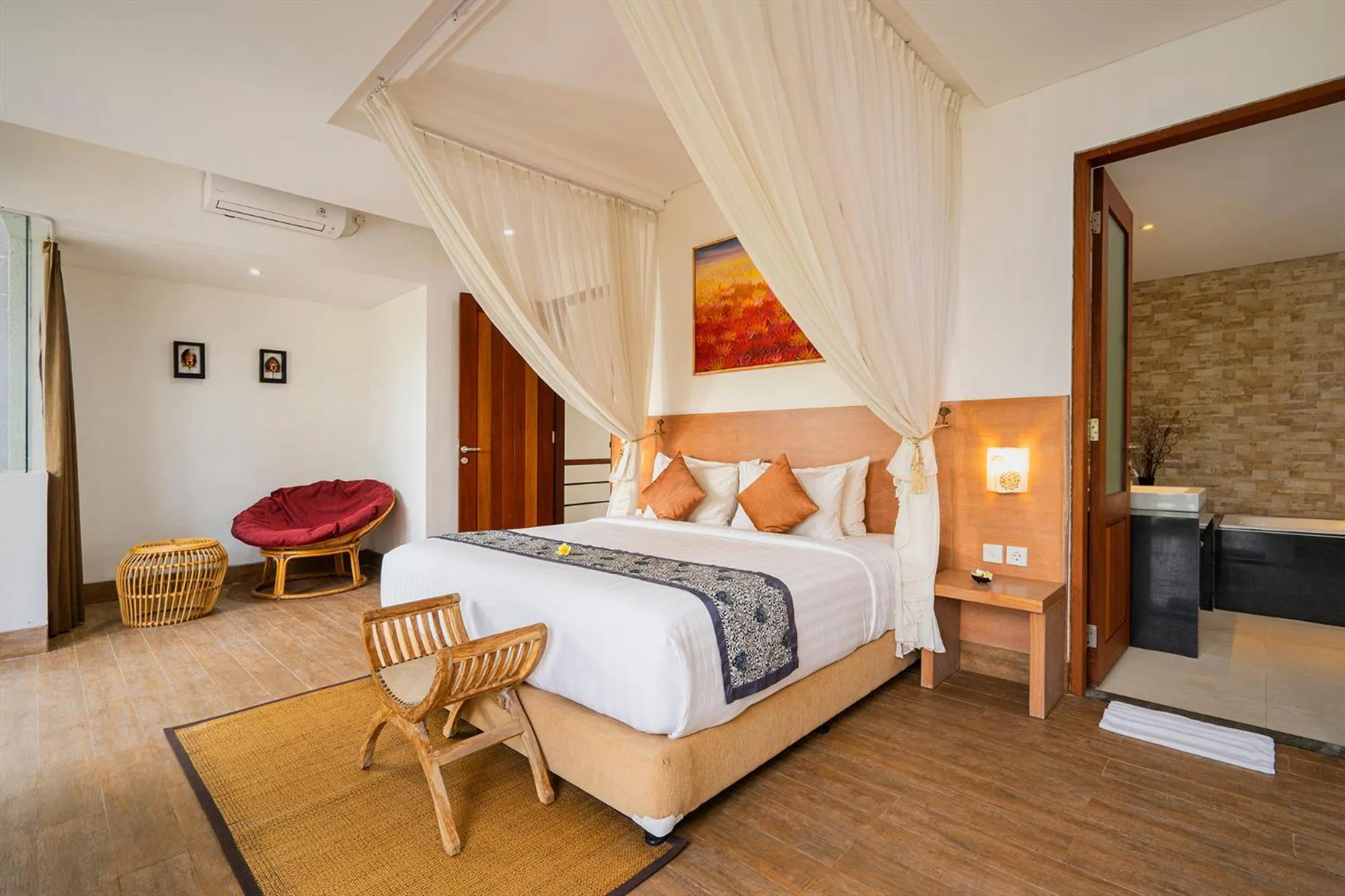 Bed in Lasanti Villas Seminyak