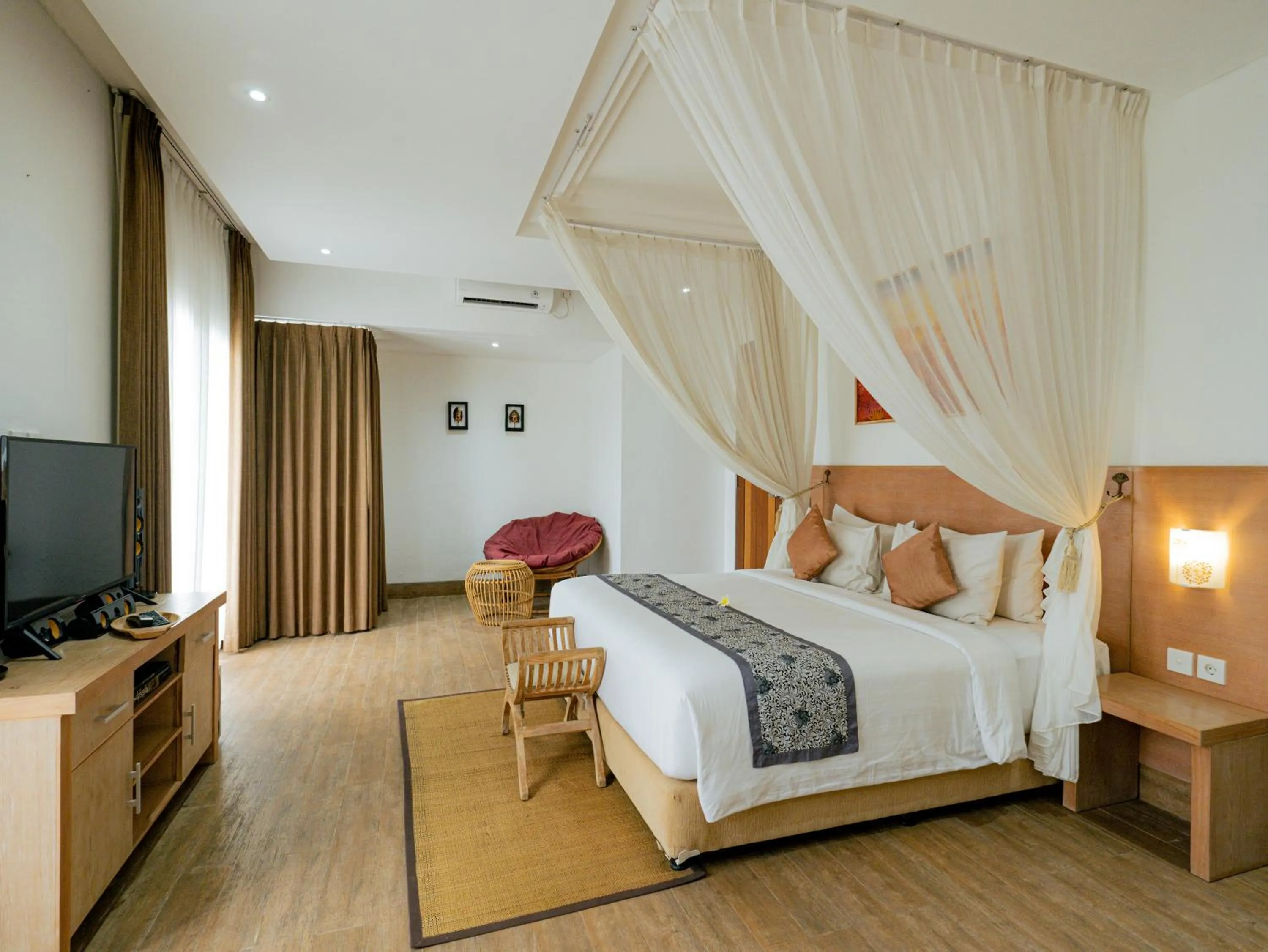 Bed in Lasanti Villas Seminyak