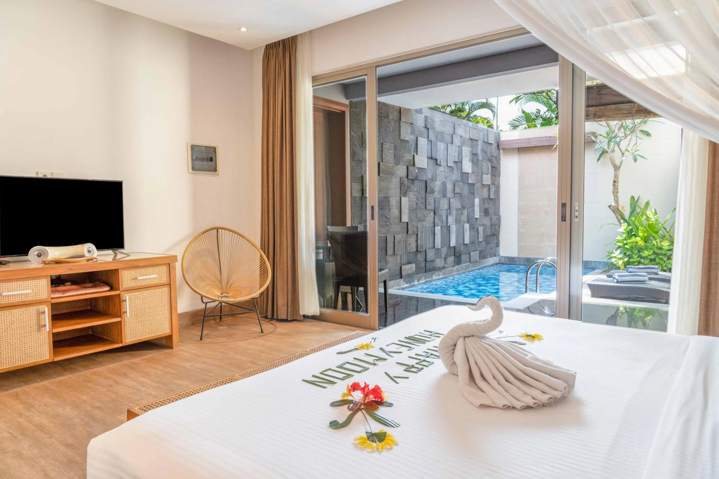 Bed in Lasanti Villas Seminyak