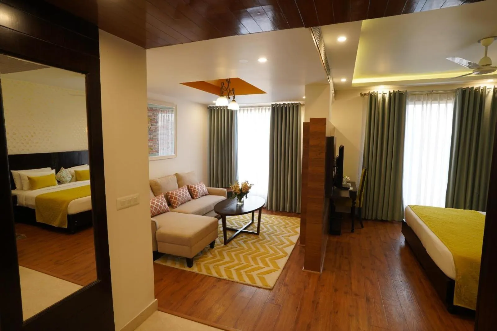 Dining area, Bed in Rockland Hotel, C.R Park