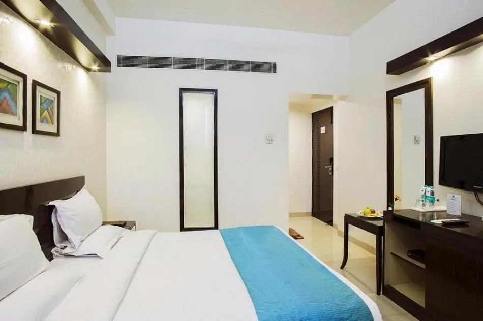 Seating area, Bed in Rockland Hotel, C.R Park