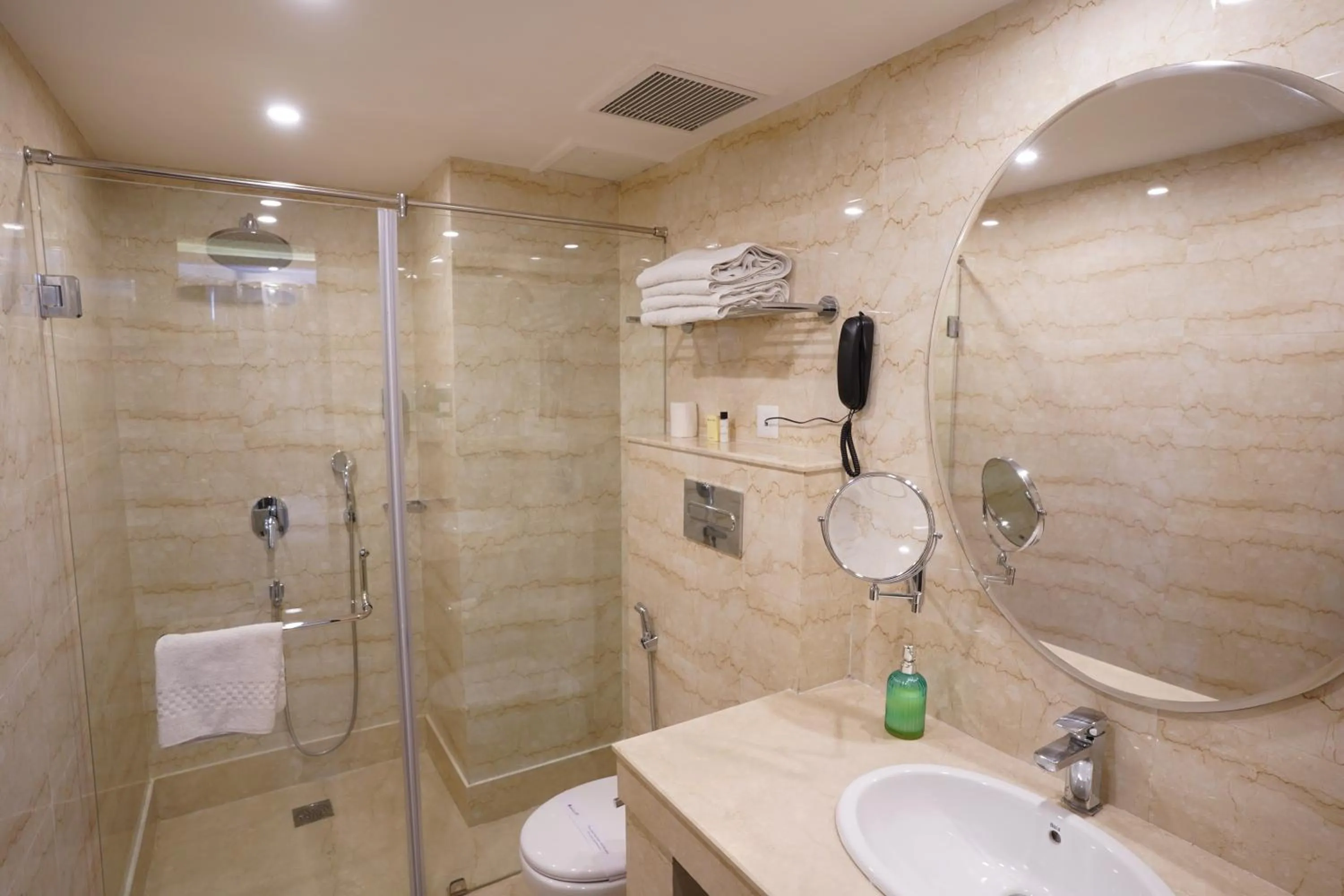 Bathroom in Rockland Hotel, C.R Park