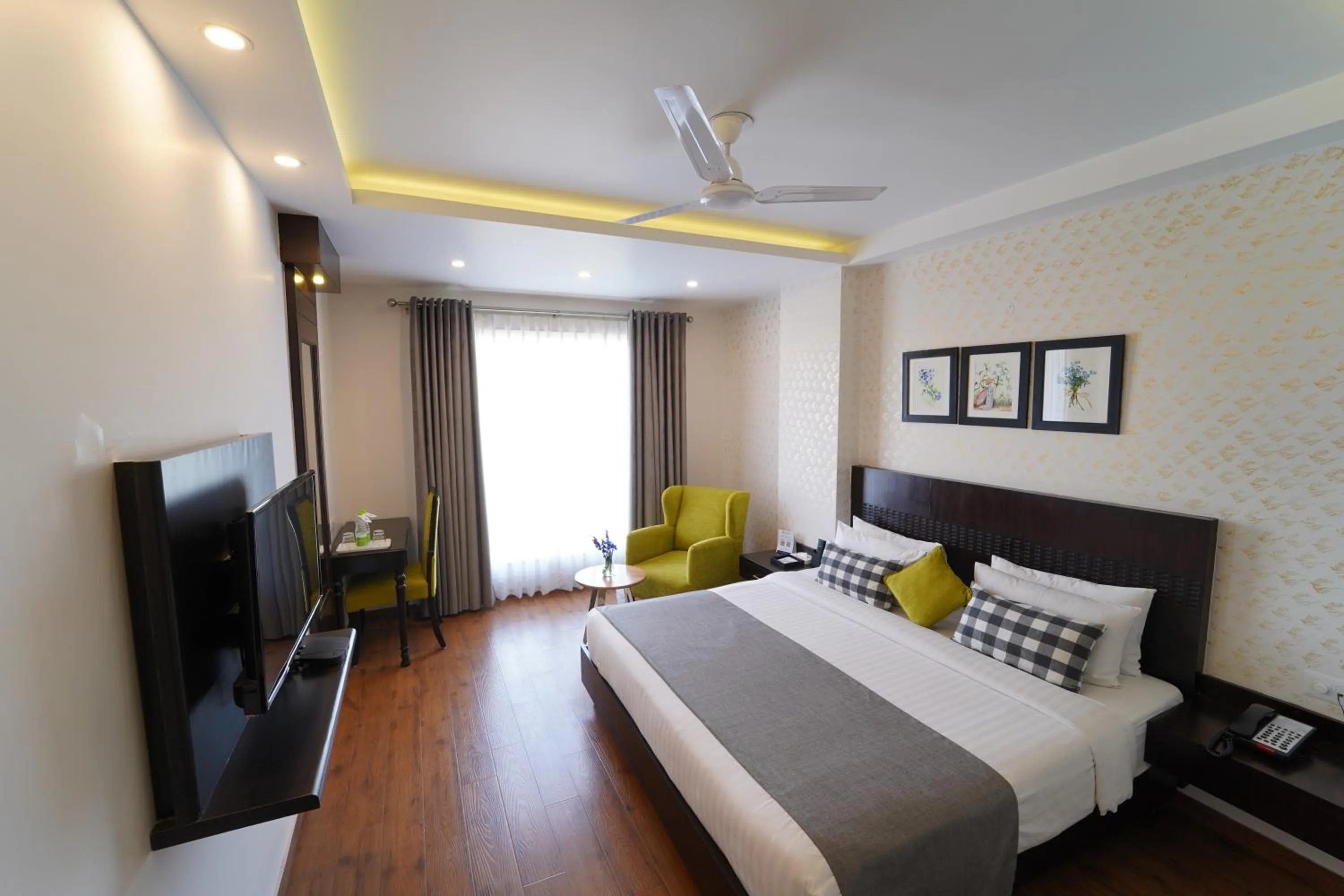 Photo of the whole room, Bed in Rockland Hotel, C.R Park