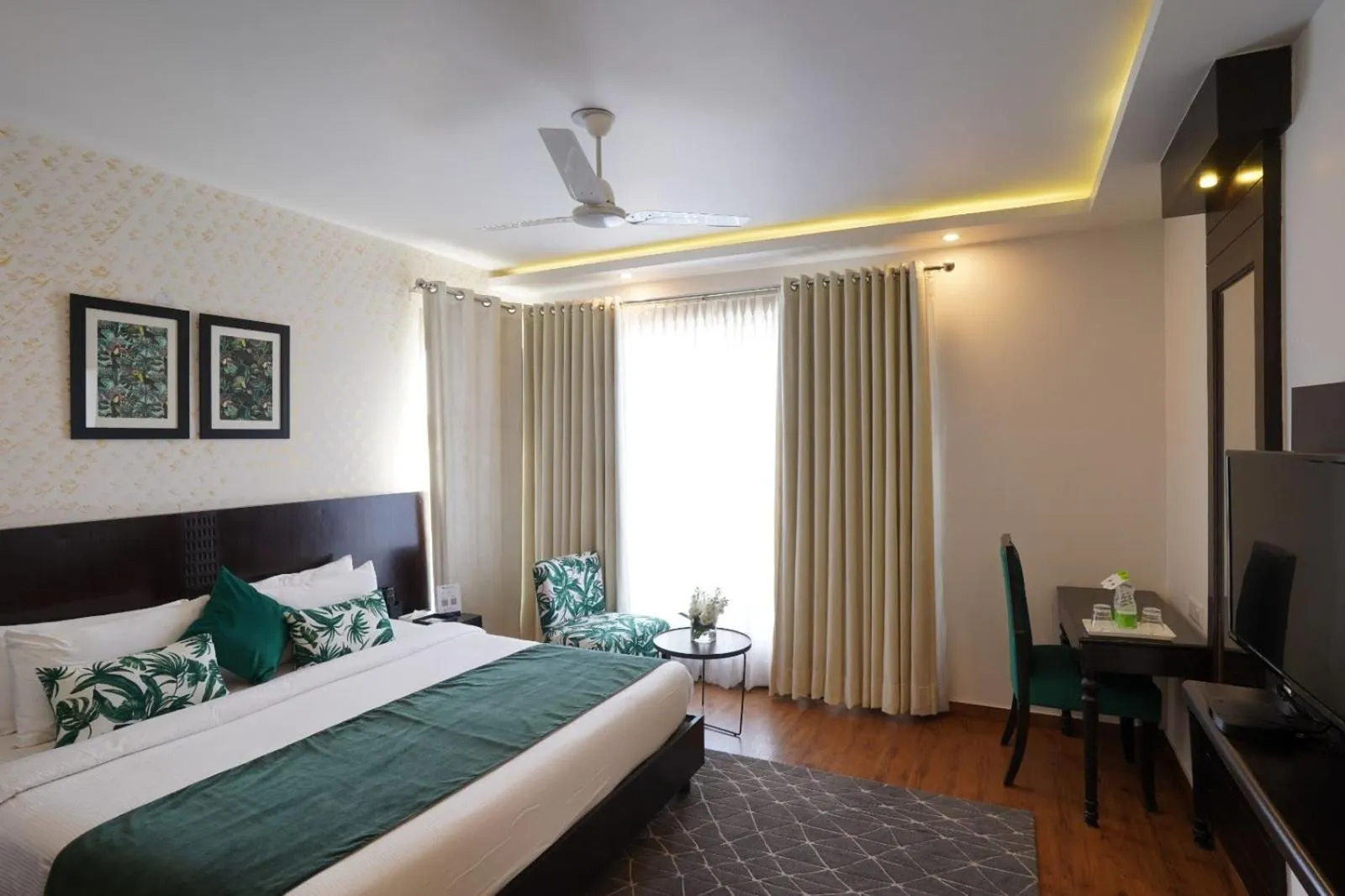 TV and multimedia, Bed in Rockland Hotel, C.R Park