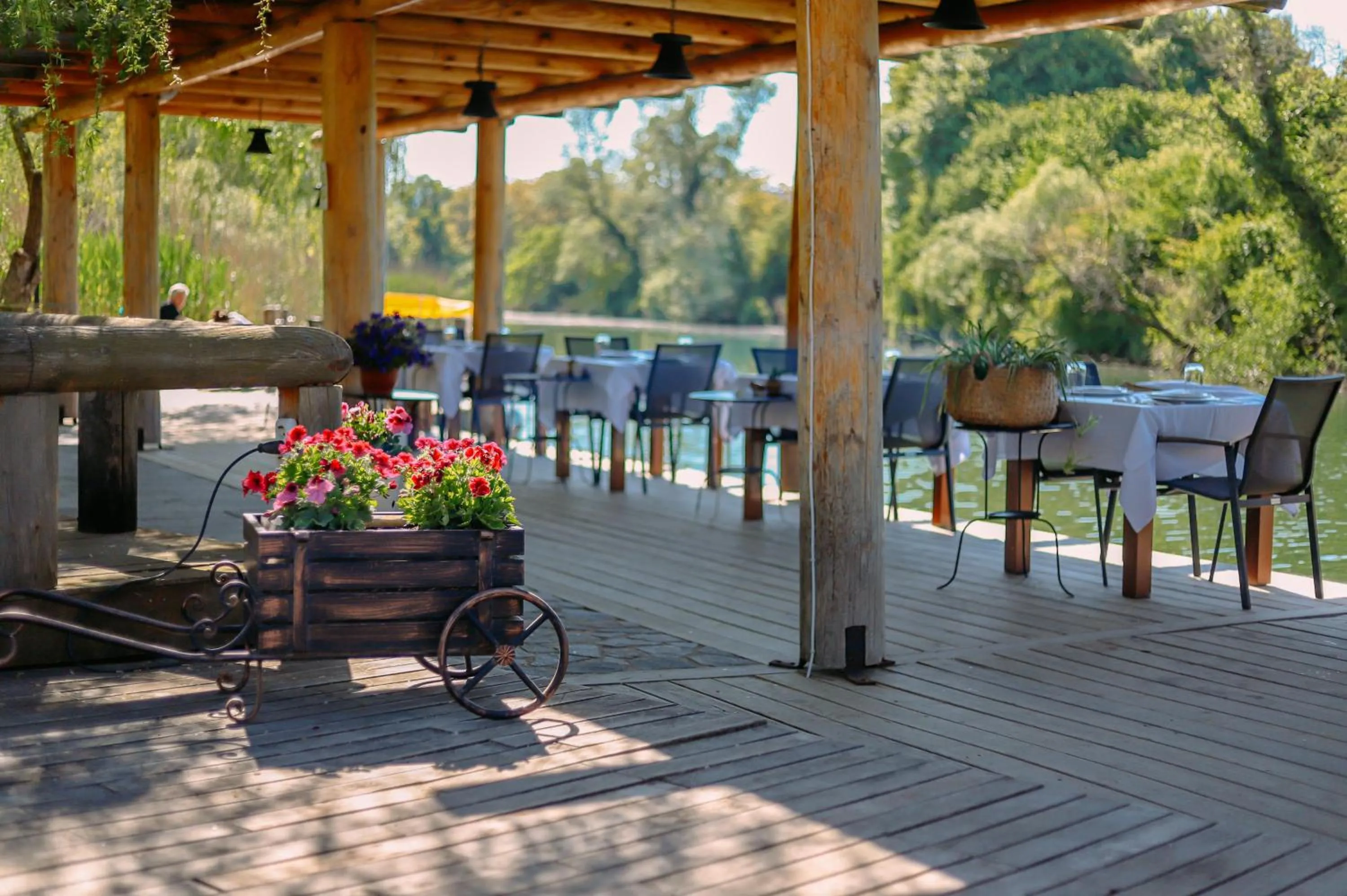 Restaurant/places to eat in Wineport Lodge Agva Riverside Hotel & Winery