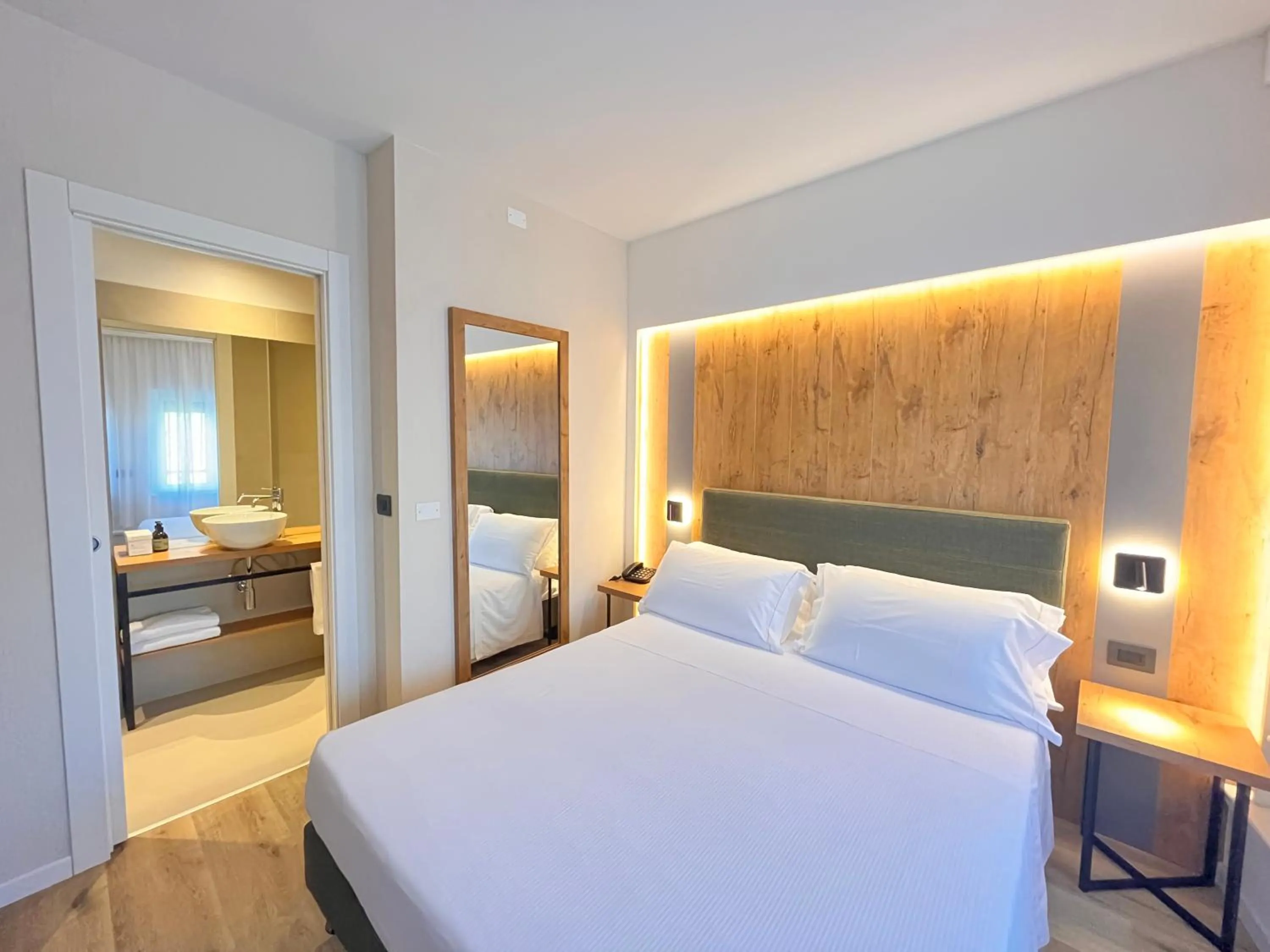 Bedroom, Bed in Hotel America