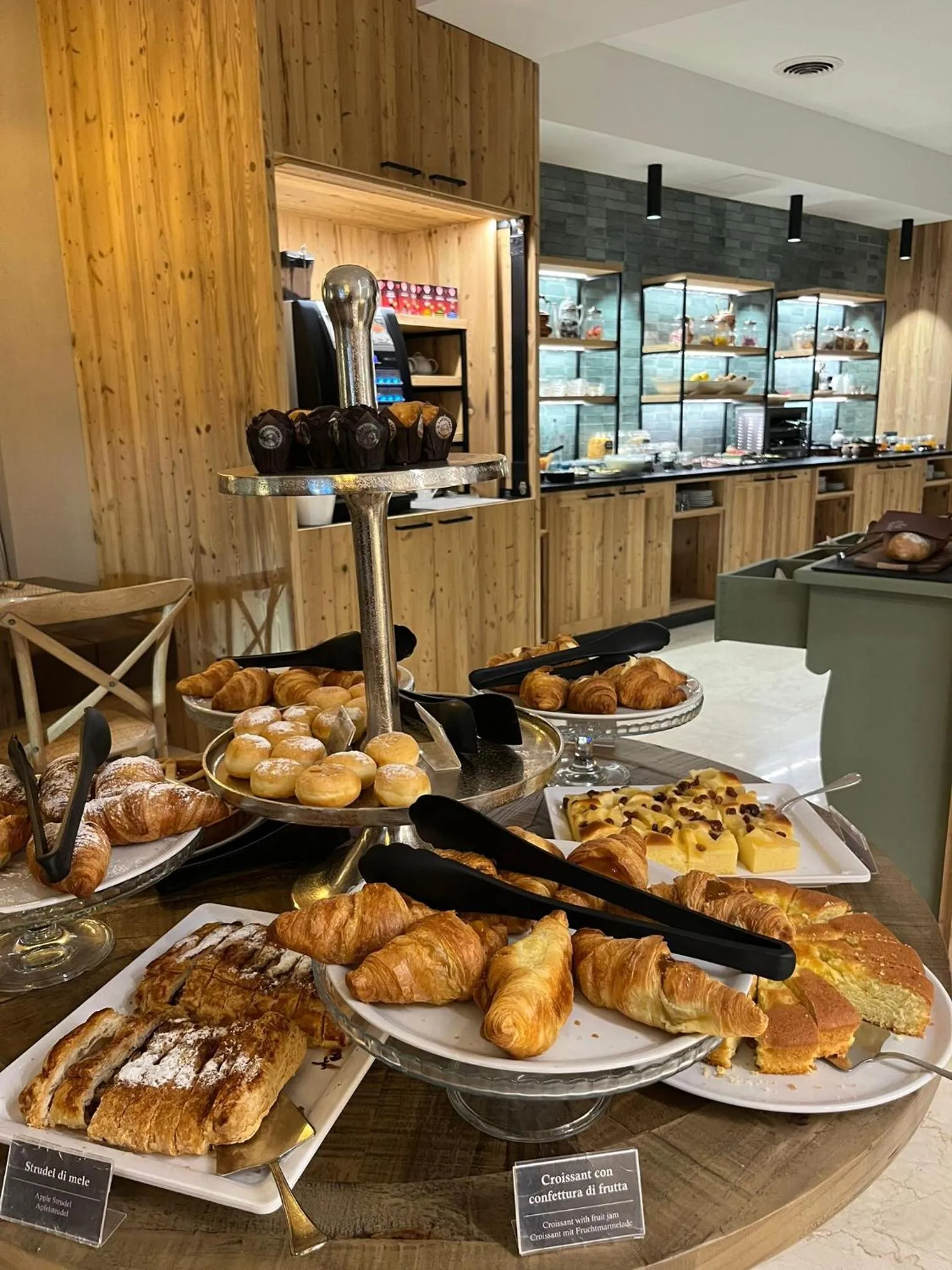 Breakfast in Hotel America