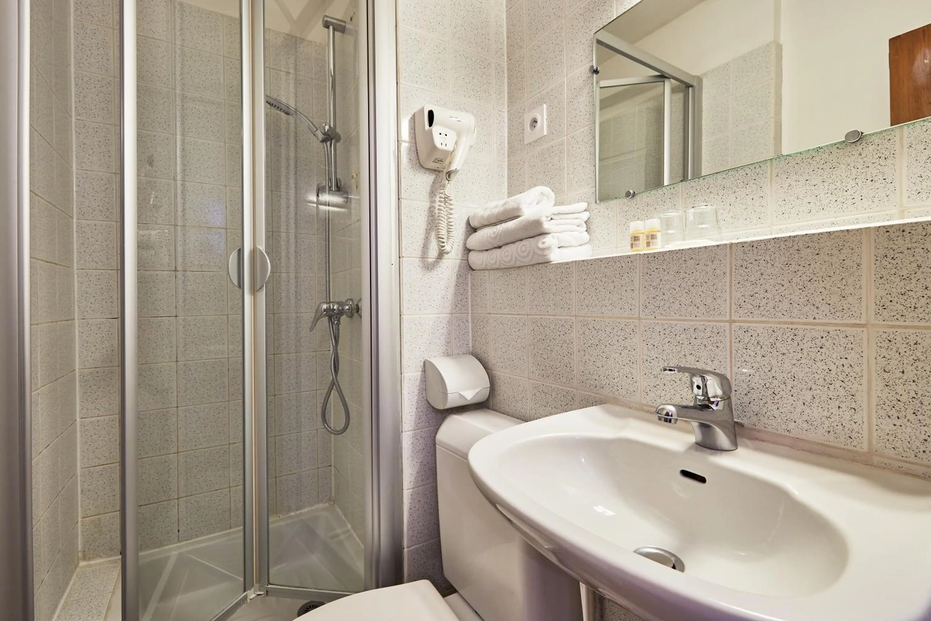 Bathroom in Hotel Saint Etienne