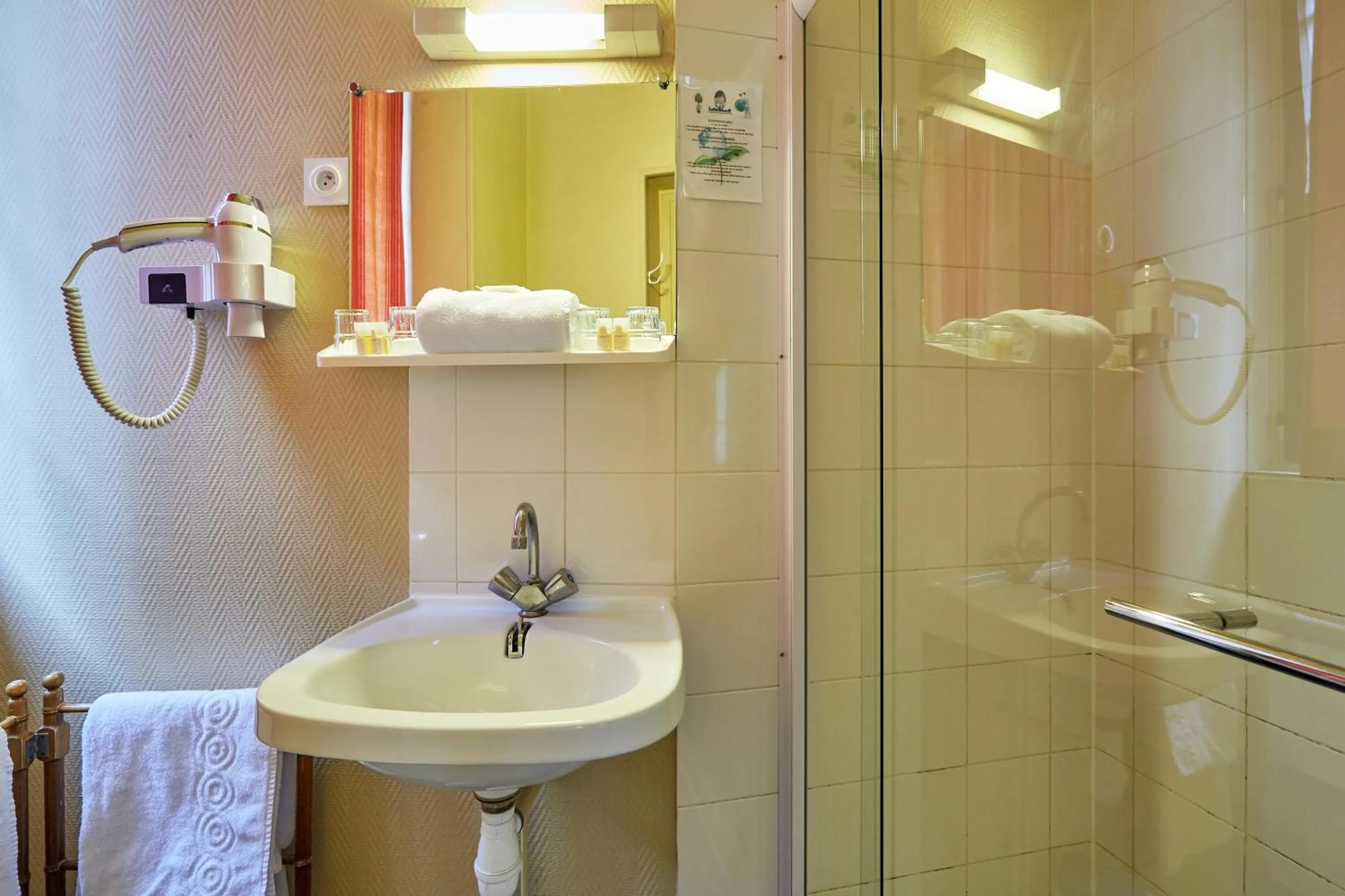 Bathroom in Hotel Saint Etienne