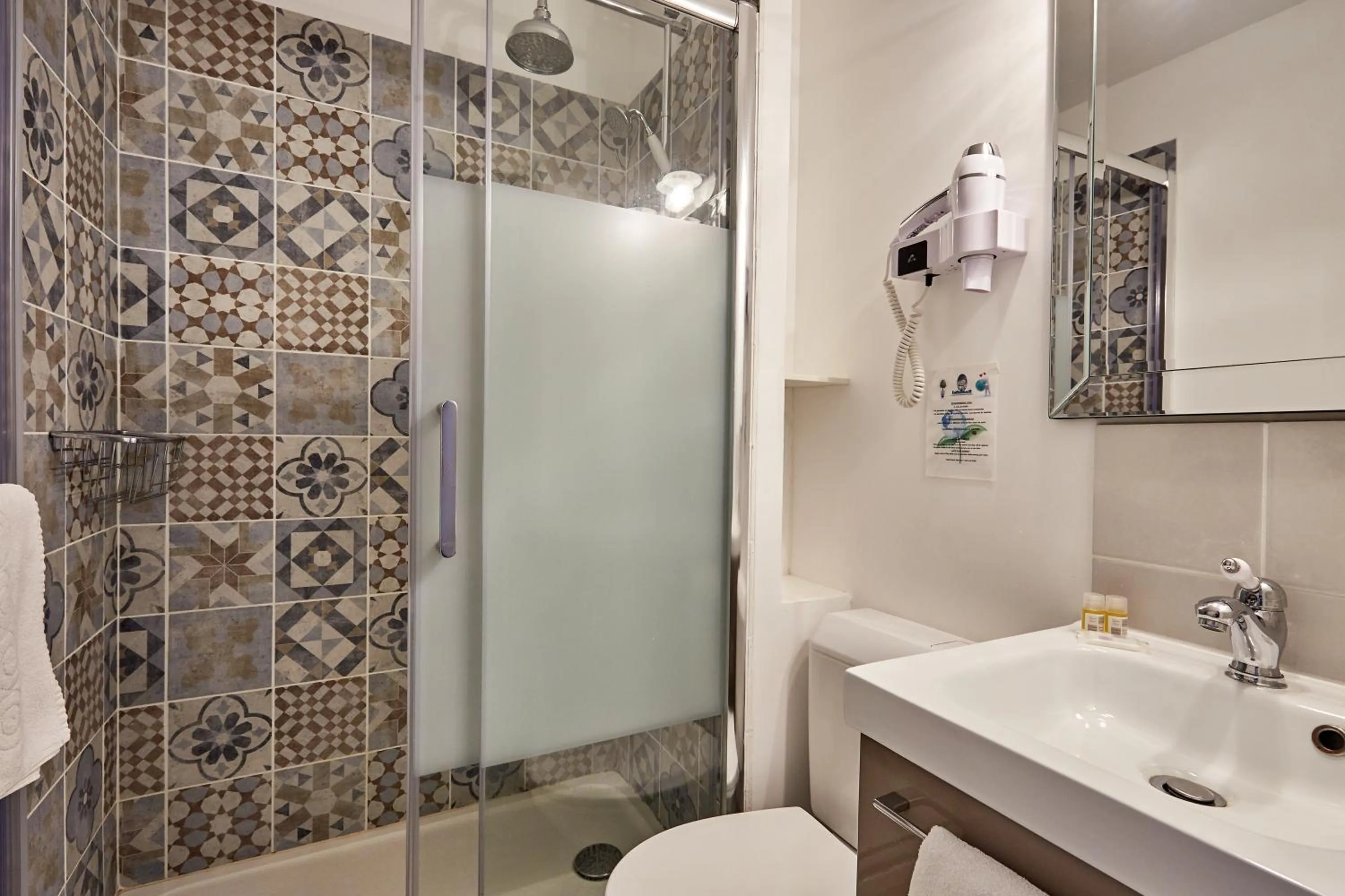 Bathroom in Hotel Saint Etienne