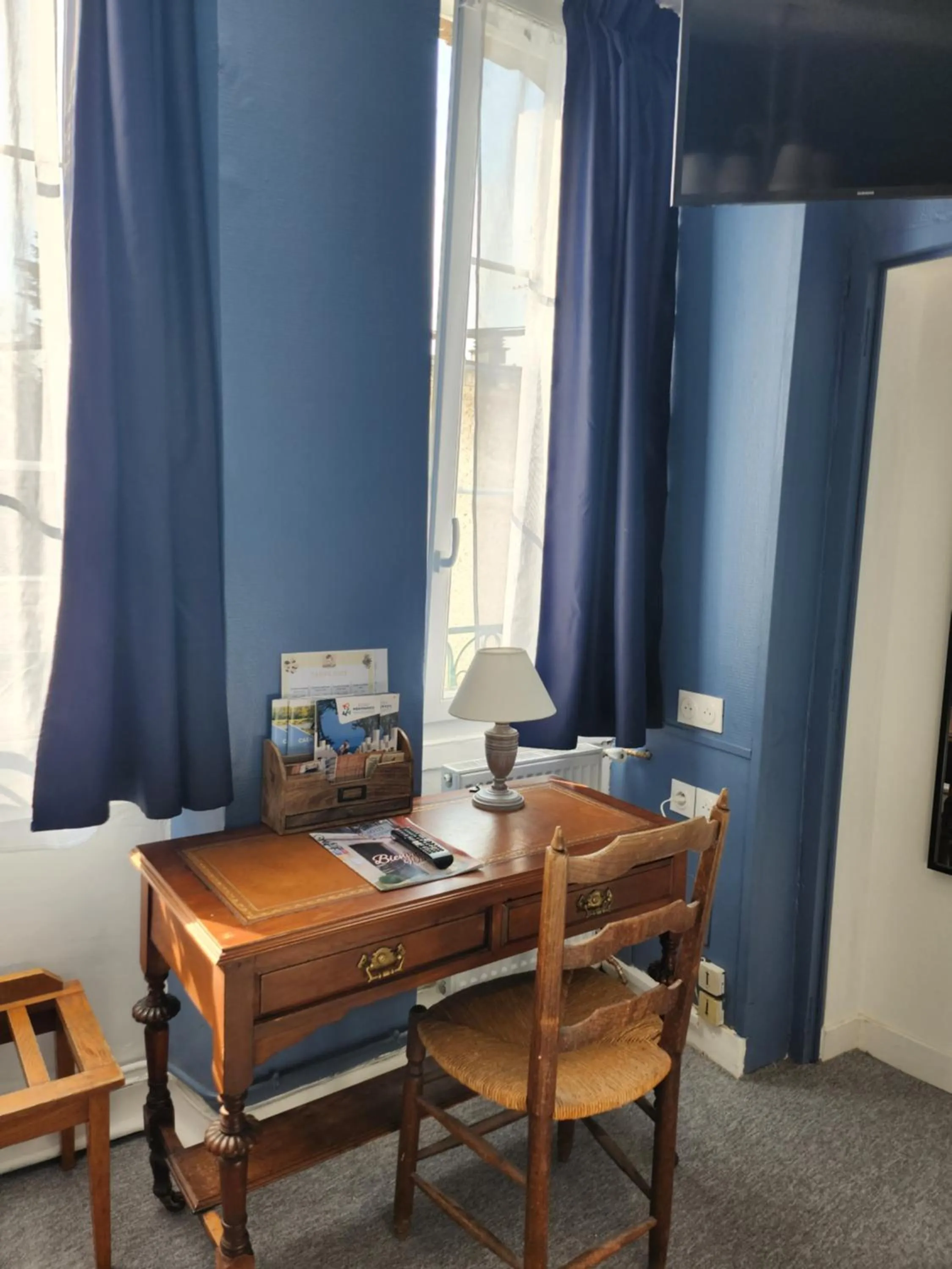 Seating area in Hotel Saint Etienne