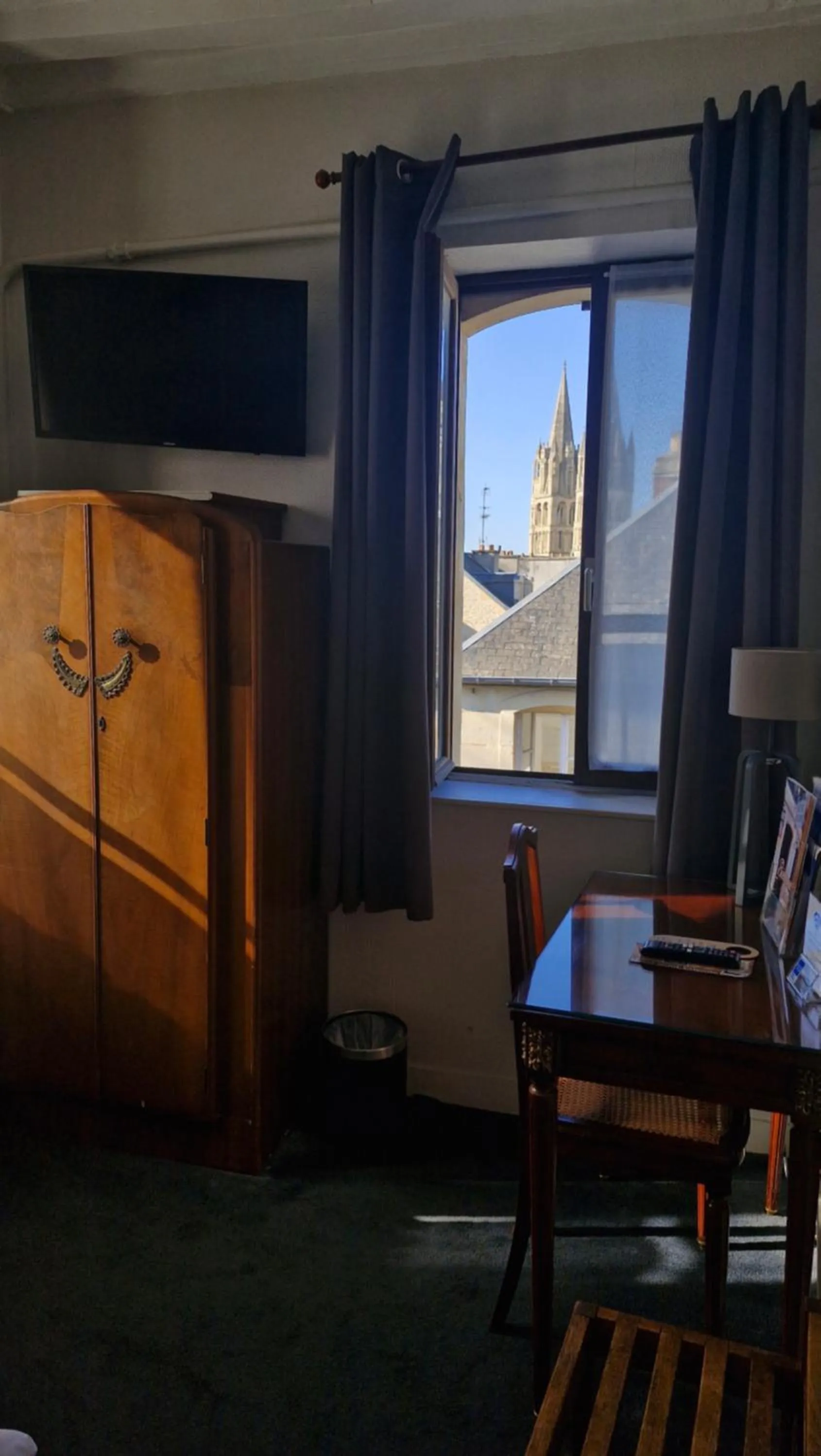 Photo of the whole room in Hotel Saint Etienne