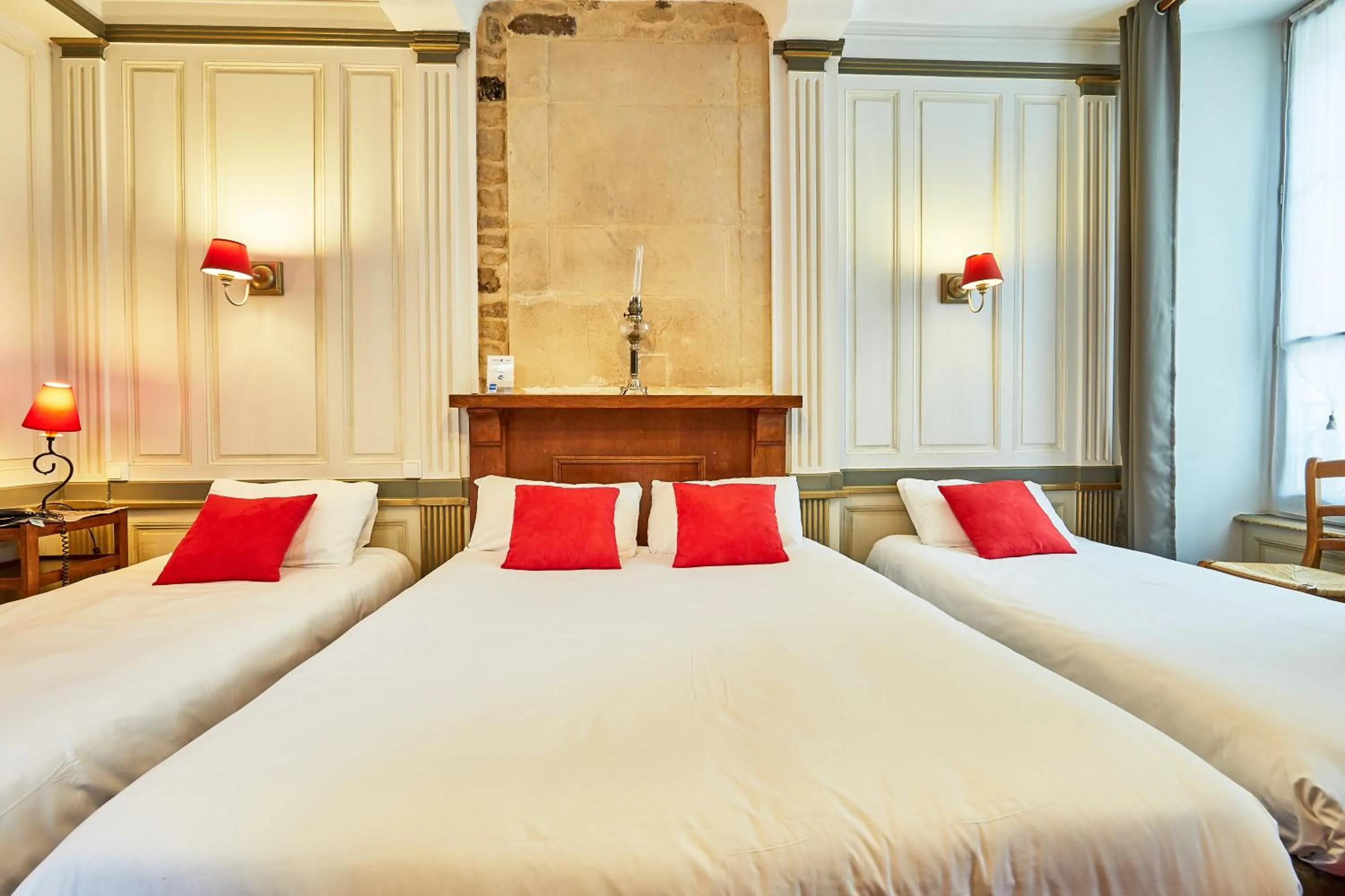 Photo of the whole room, Bed in Hotel Saint Etienne